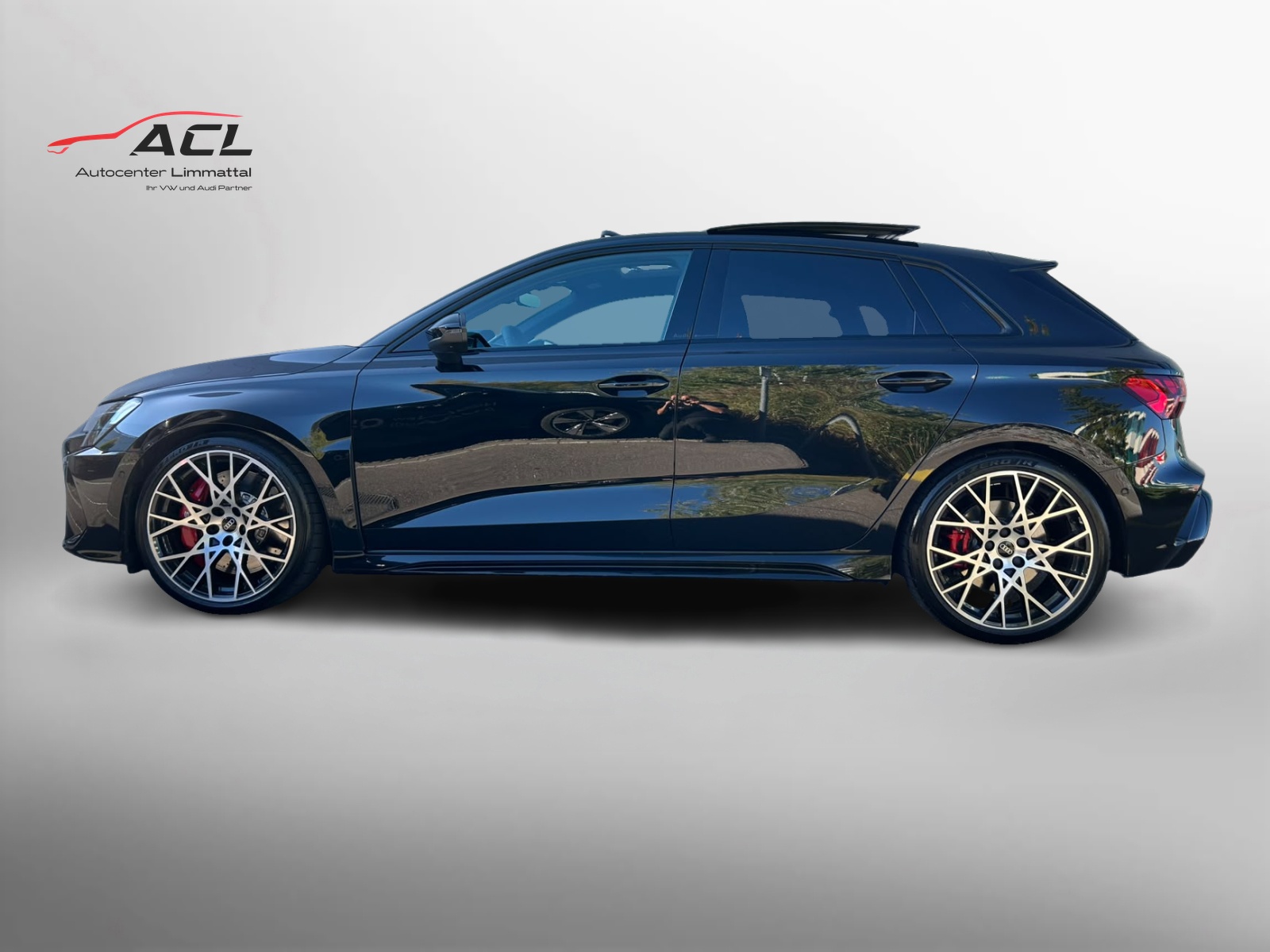 AUDI RS3 Sportback 2.5 TSI quattro S-tronic-image-2