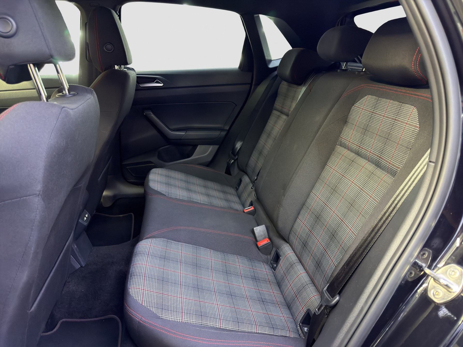 VW Polo 2.0 TSI GTI DSG-image-10