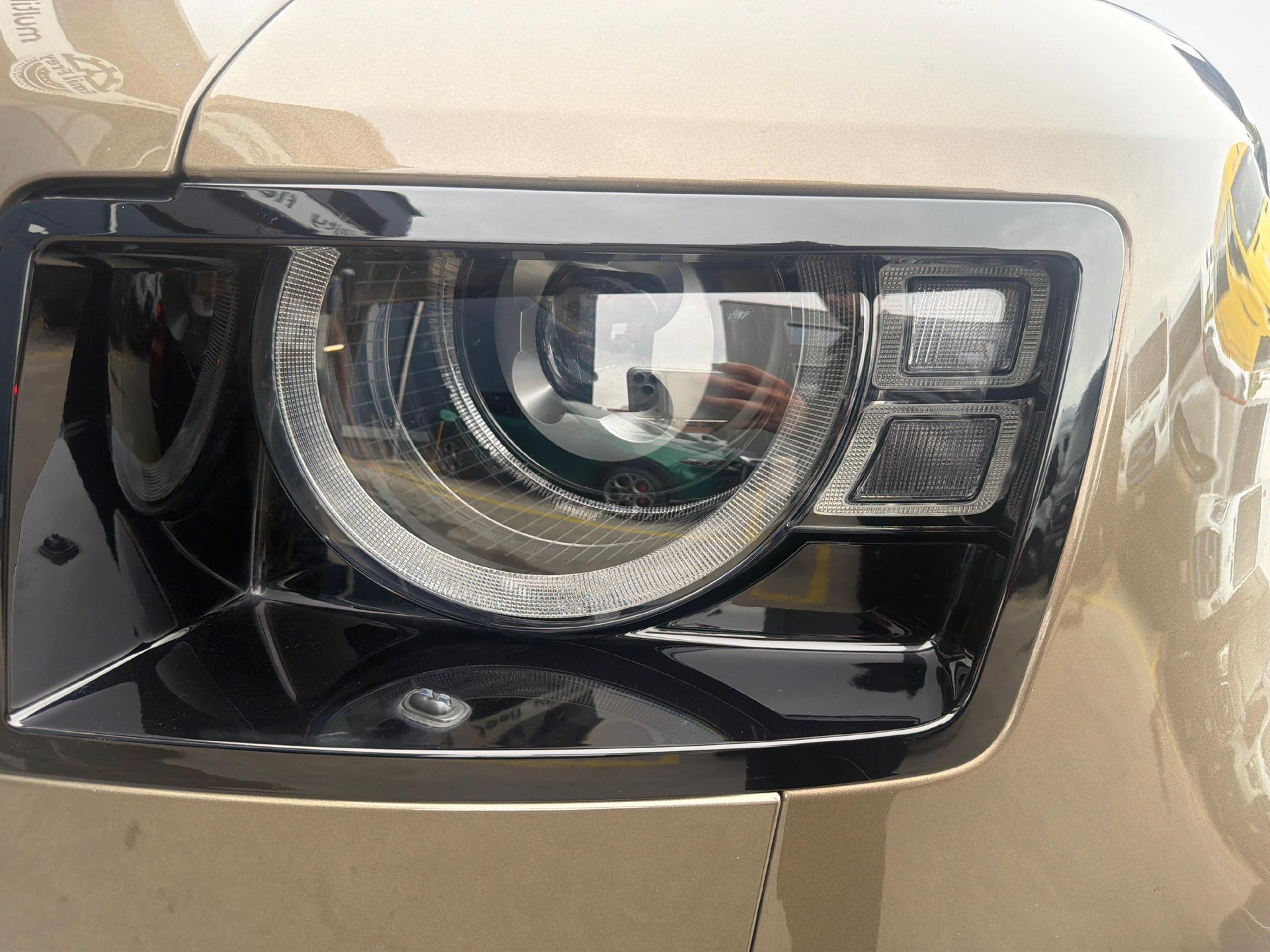 LAND ROVER Defender 90 3.0 D I6 X-Dynamic SE-image-9