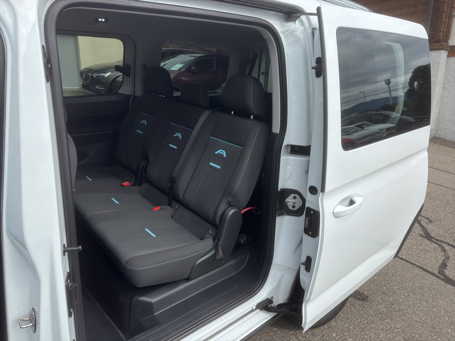 FORD TOURNEO CONNECT Grand 2.0 EcoBlue 122 Active-image-12