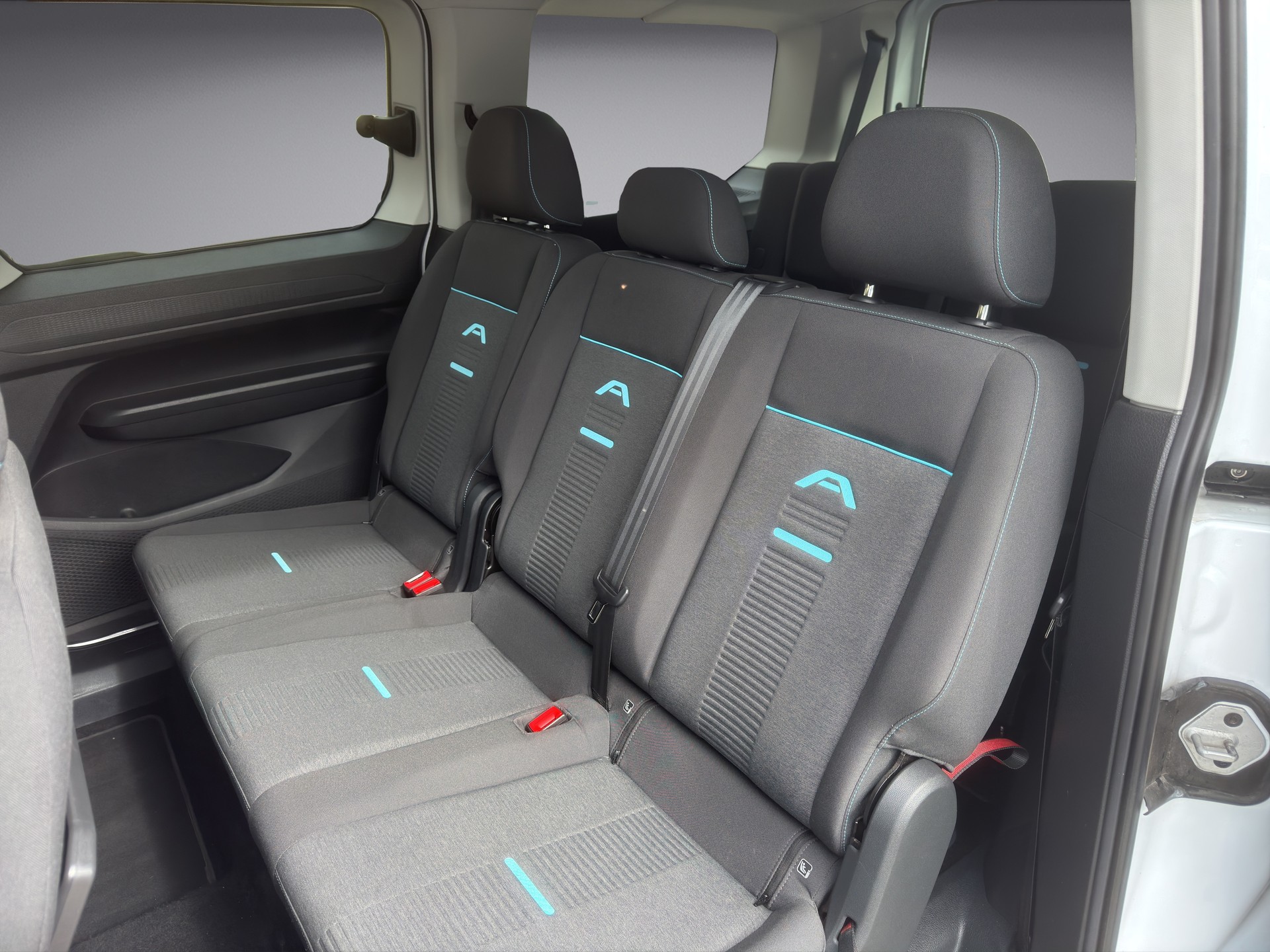 FORD TOURNEO CONNECT Grand 2.0 EcoBlue 122 Active-image-14