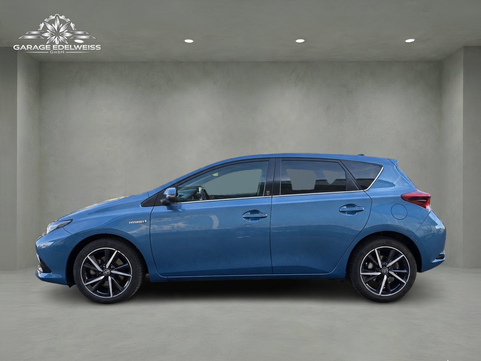 TOYOTA Auris 1.8 HSD Premium e-CVT-image-1