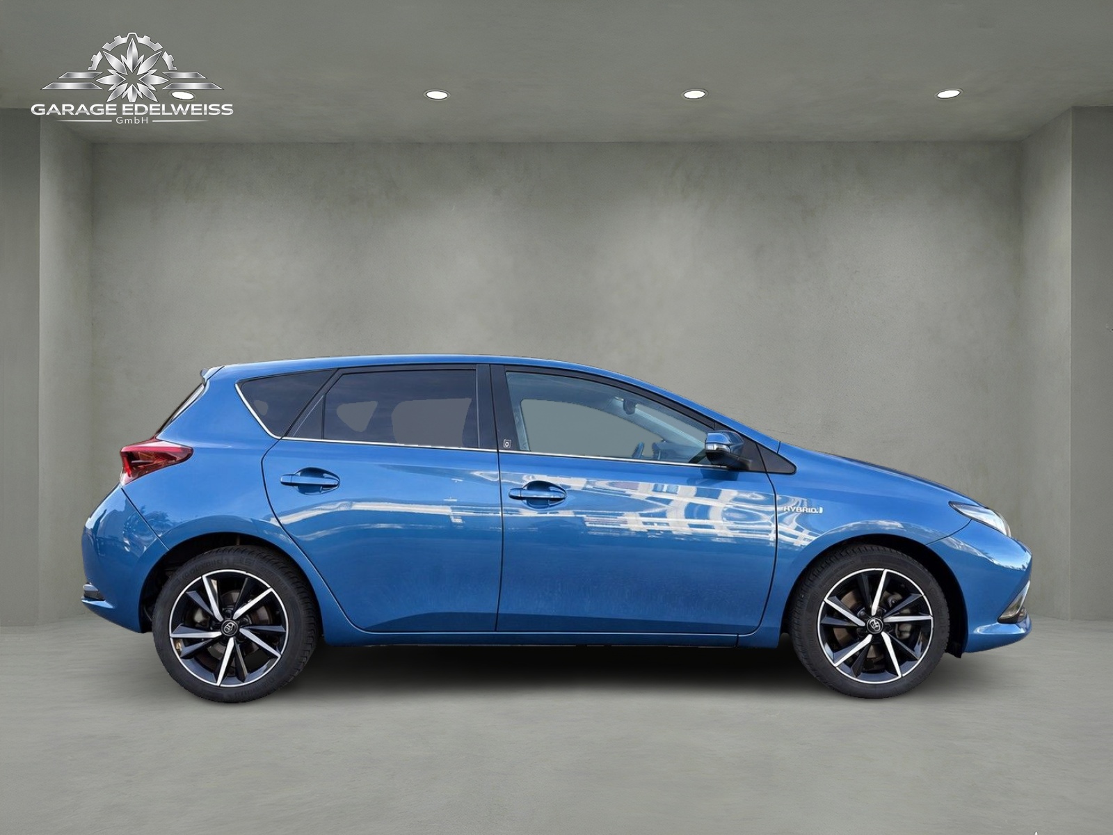 TOYOTA Auris 1.8 HSD Premium e-CVT-image-5