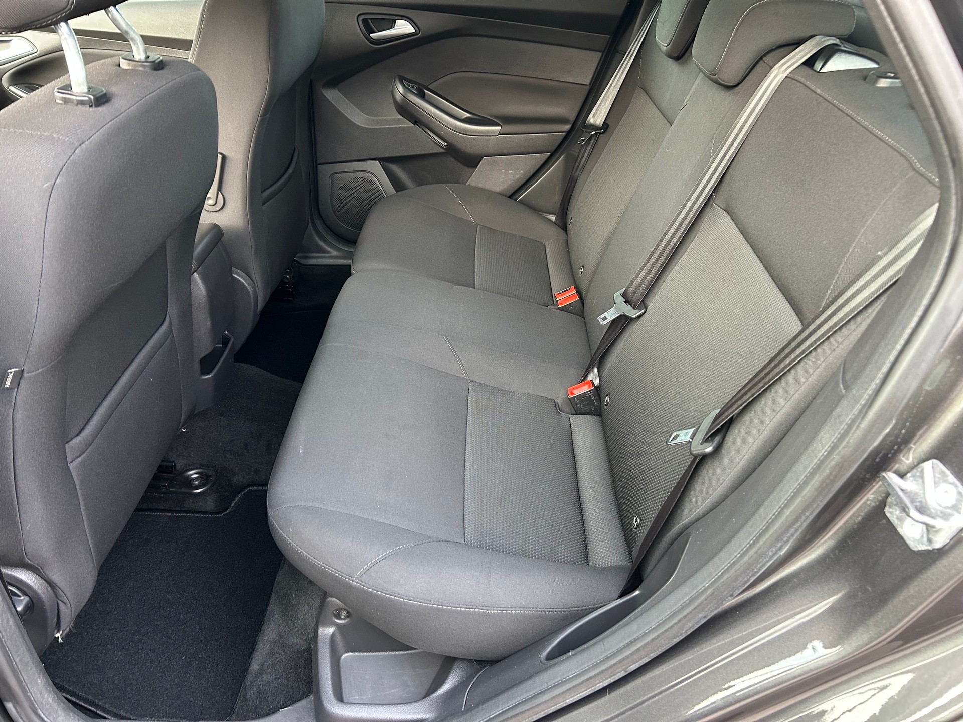 FORD Focus 1.5 TDCi Business PowerShift-image-10