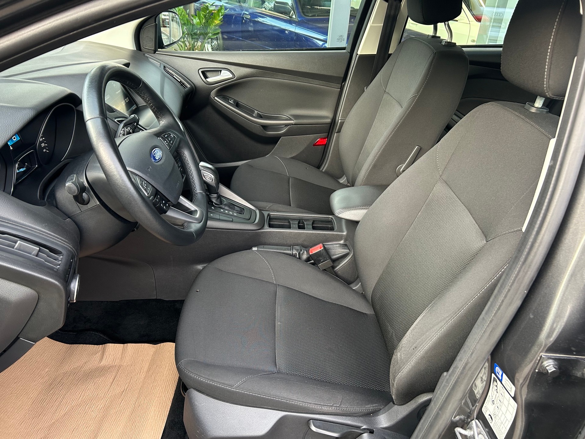FORD Focus 1.5 TDCi Business PowerShift-image-8