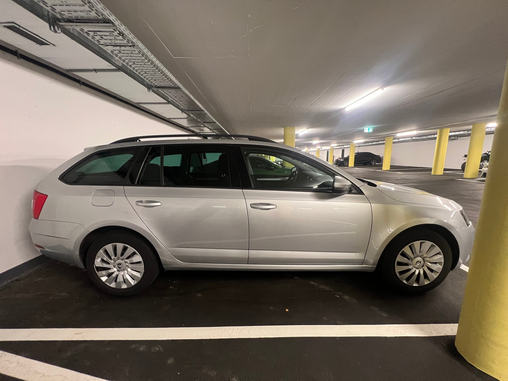 SKODA 2.0 TDI 150 Ambition DSG-image-2