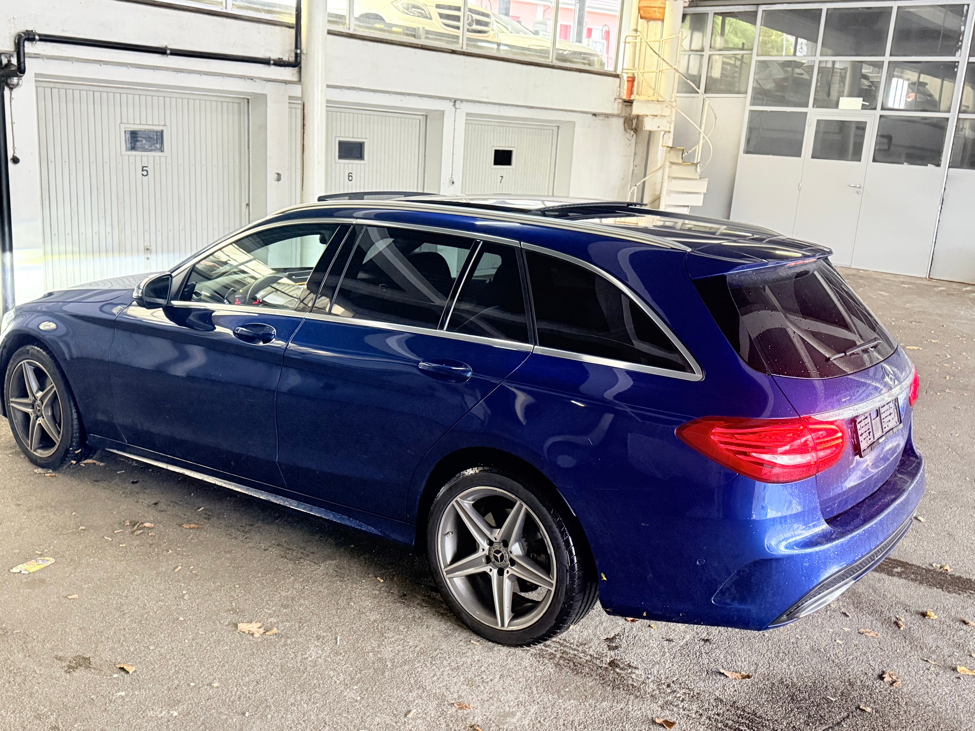 MERCEDES-BENZ C 220 d Swiss Star AMG Line 4Matic 9G-Tronic-image-5