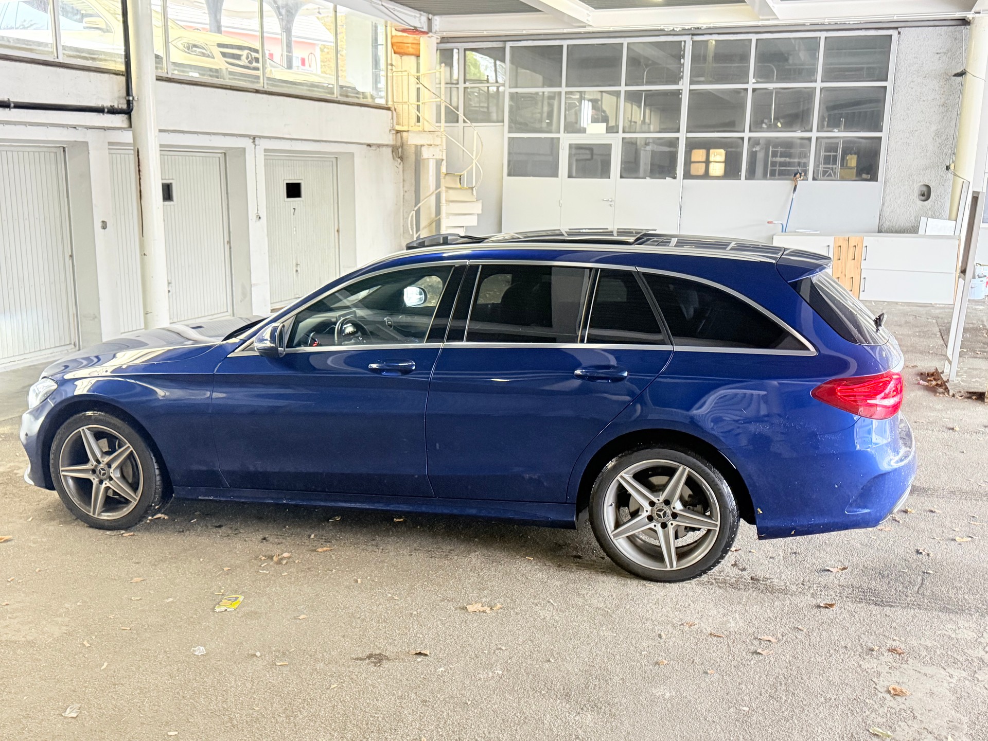 MERCEDES-BENZ C 220 d Swiss Star AMG Line 4Matic 9G-Tronic-image-4