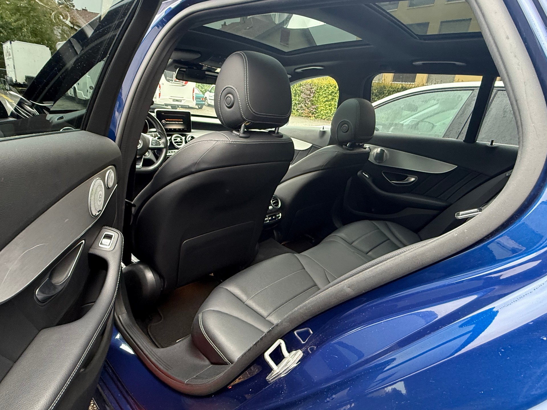MERCEDES-BENZ C 220 d Swiss Star AMG Line 4Matic 9G-Tronic-image-13