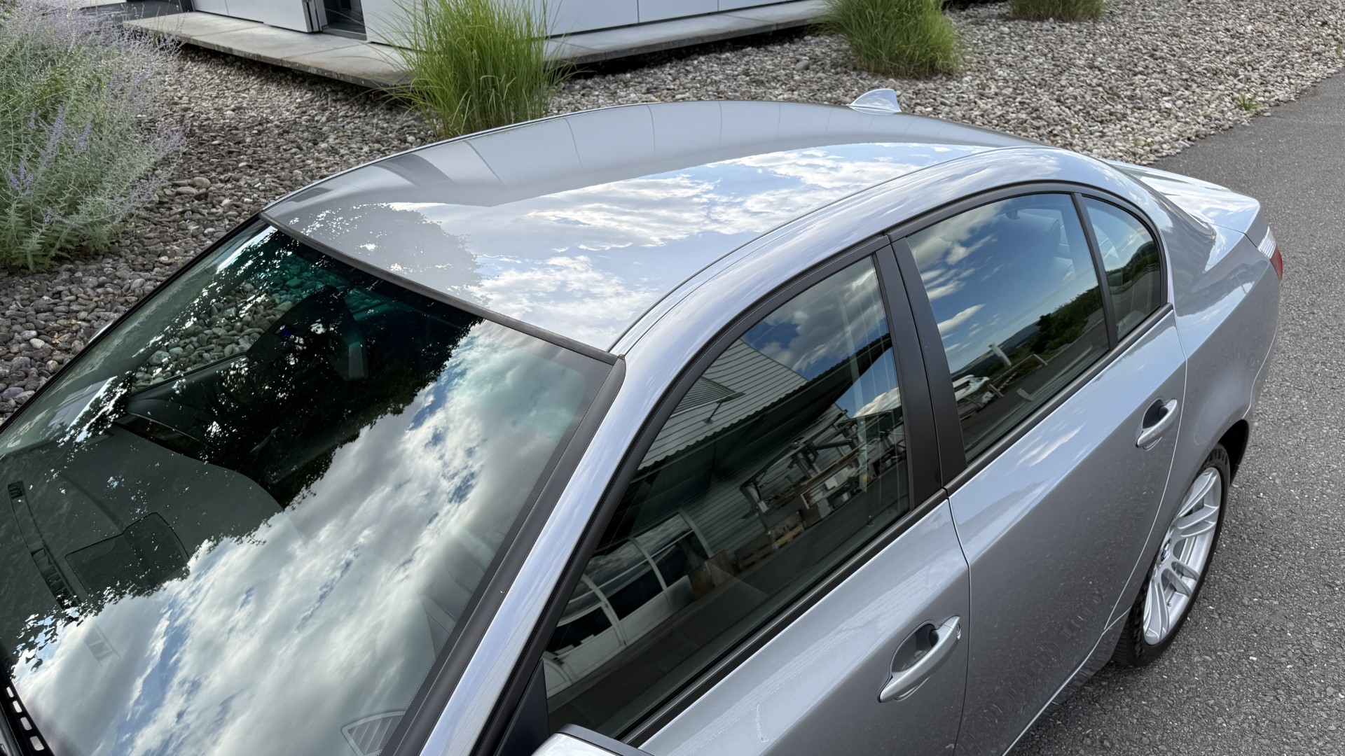 BMW 530i-image-5