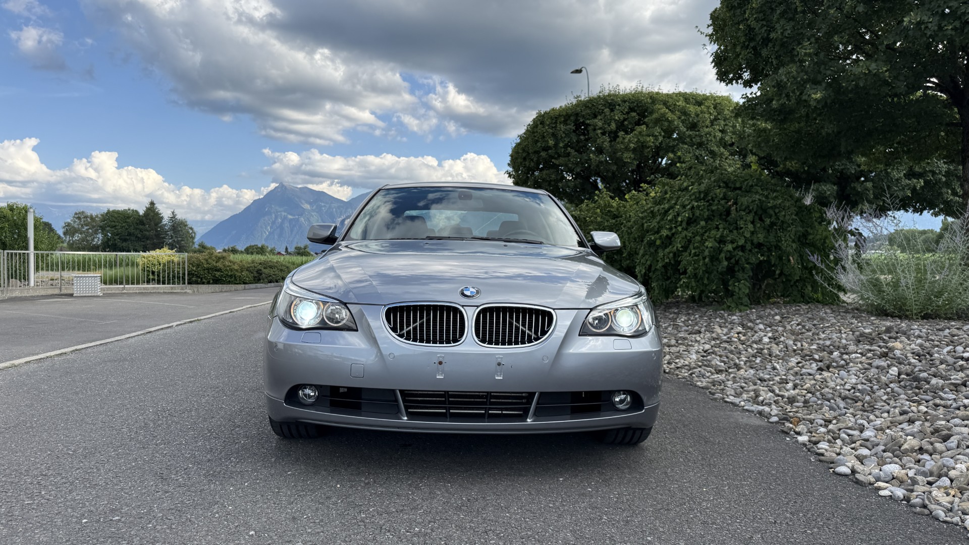 BMW 530i-image-6