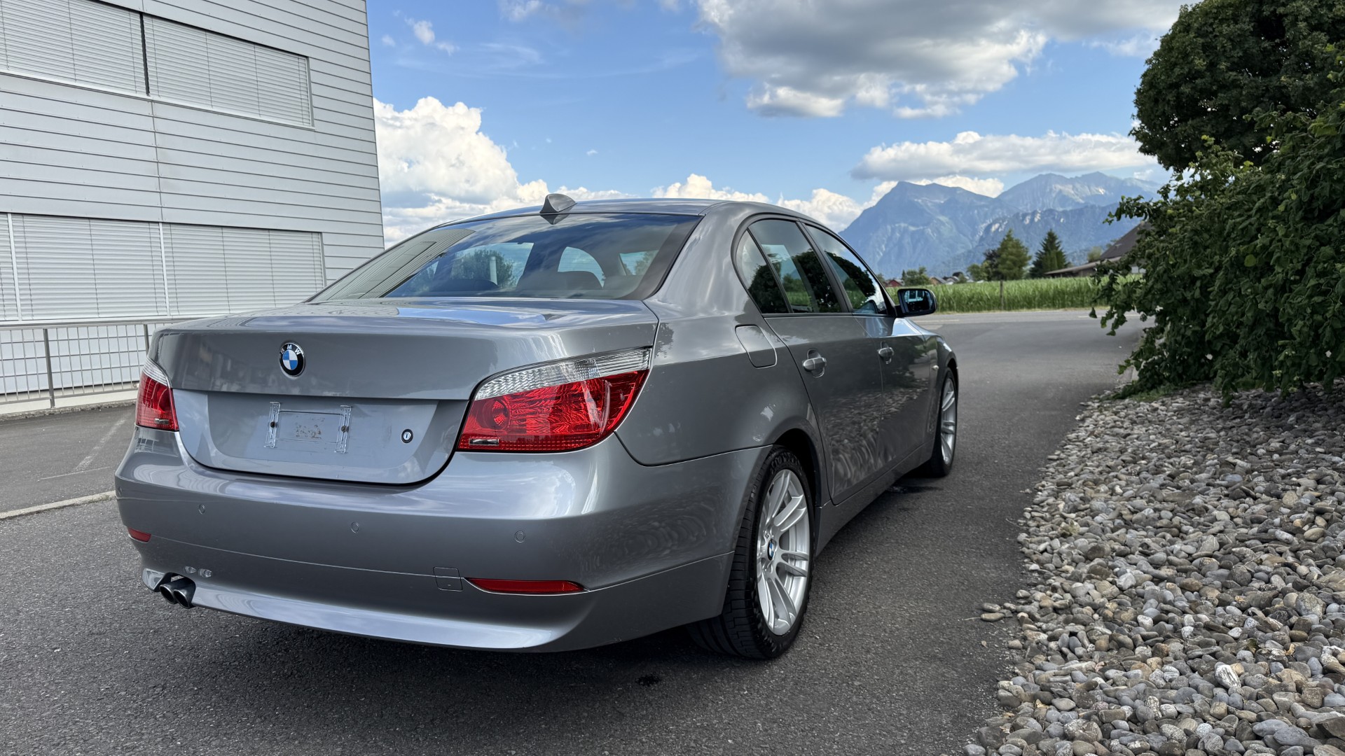 BMW 530i-image-4