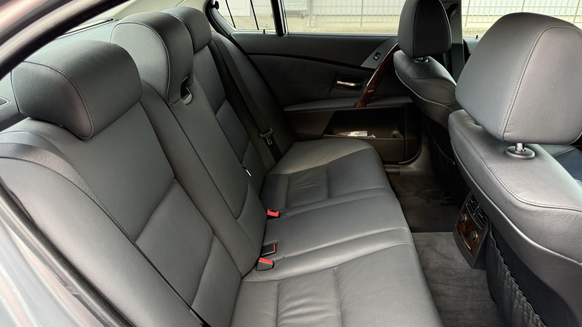 BMW 530i-image-18