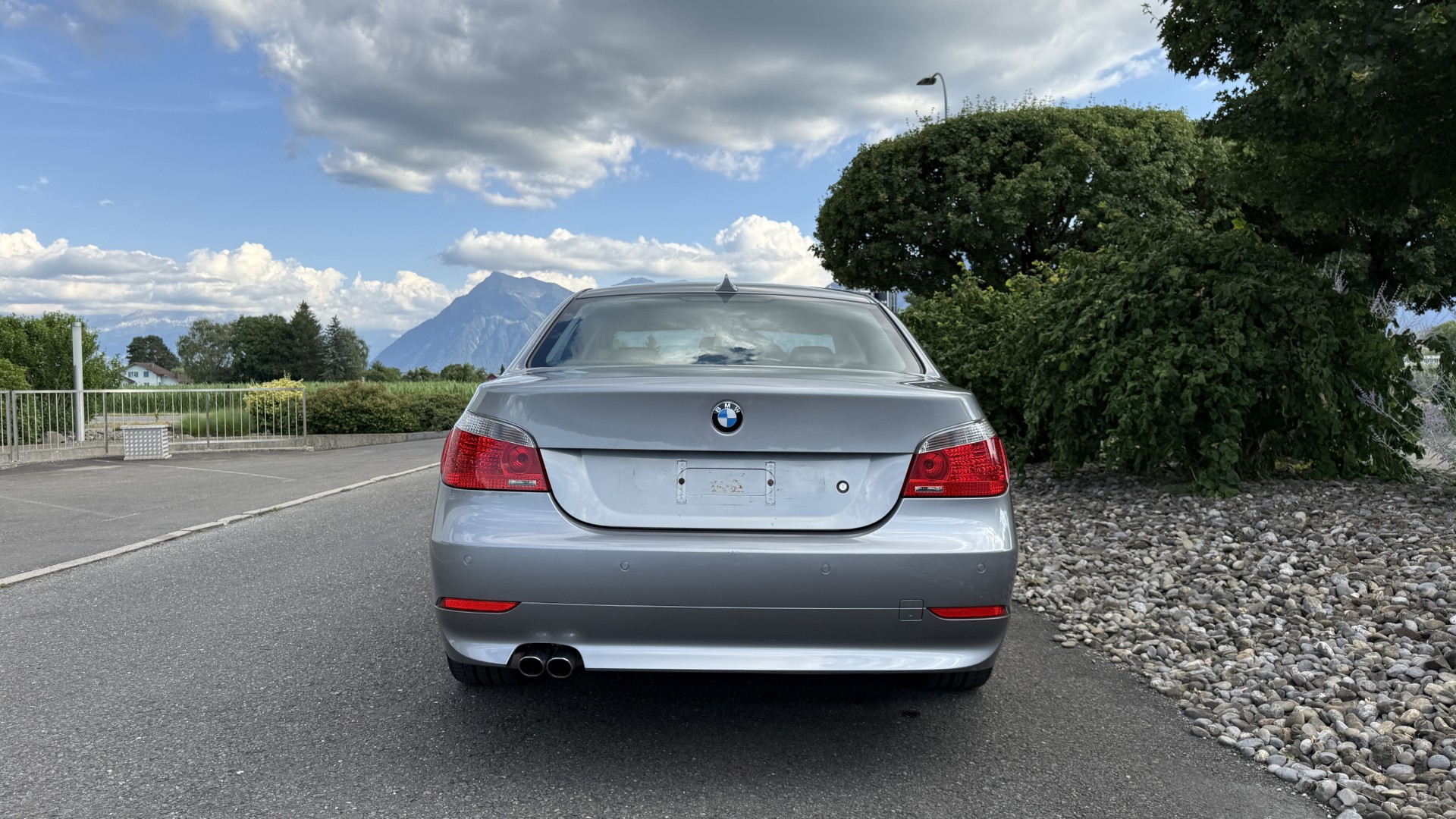 BMW 530i-image-3