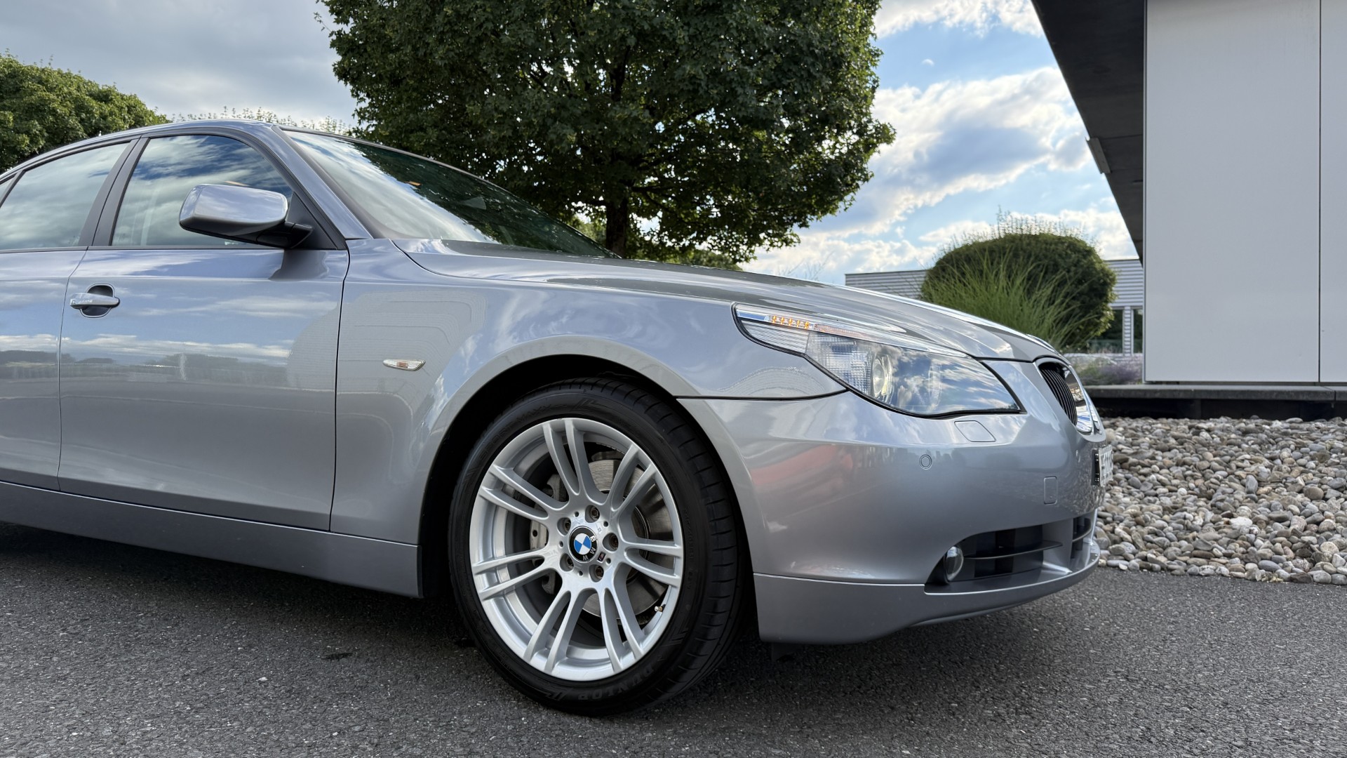 BMW 530i-image-8