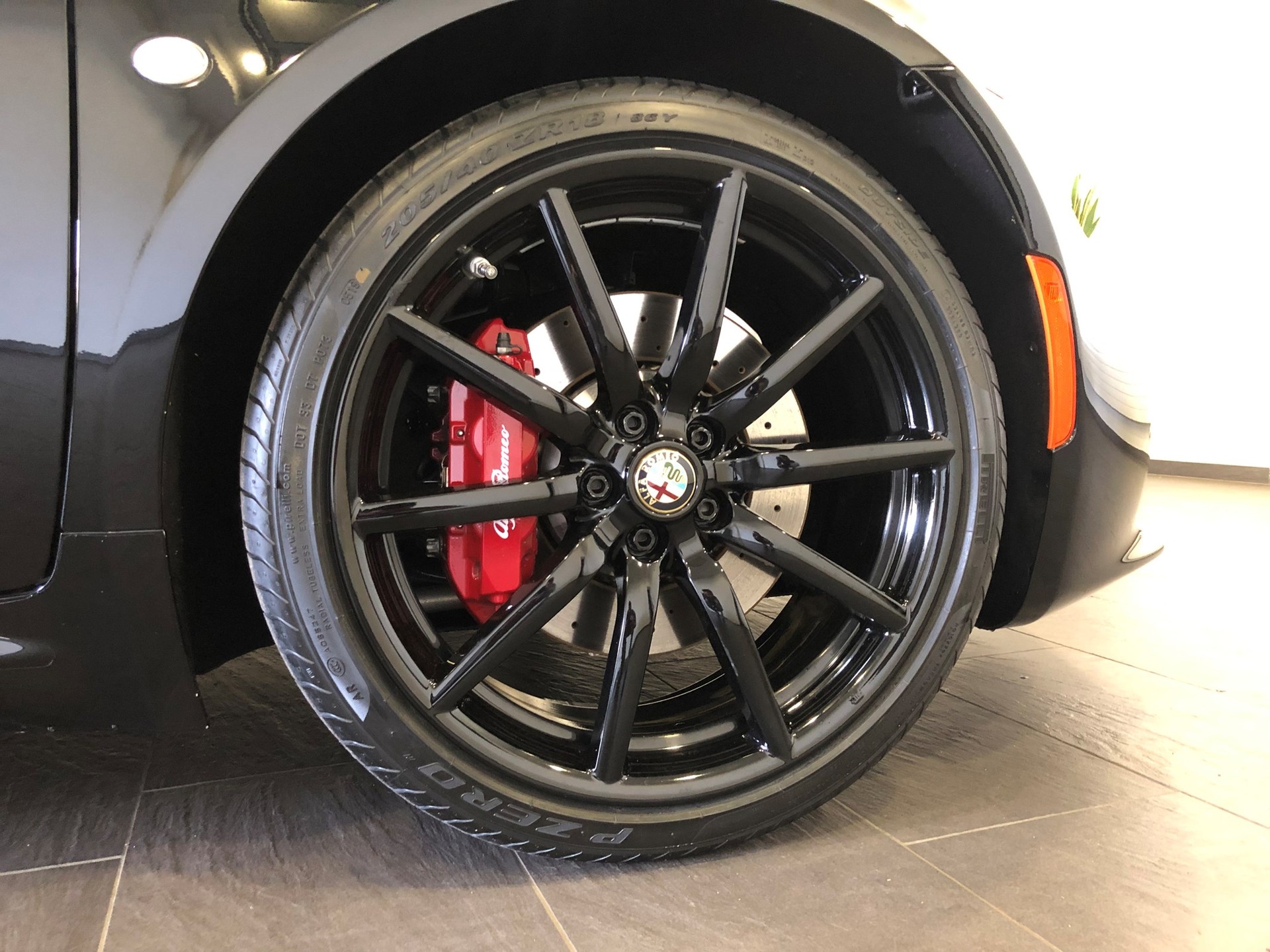 ALFA ROMEO 4C Spider 1750 TBi TCT-showroom-element-3