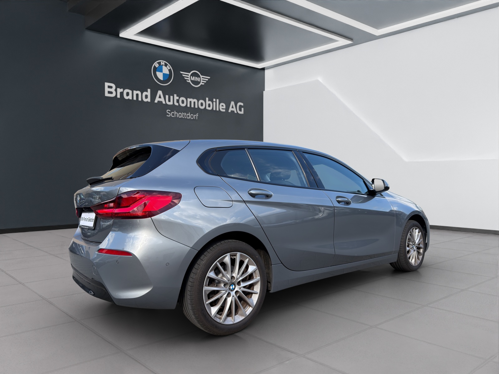 BMW 118i Sport Line-image-4