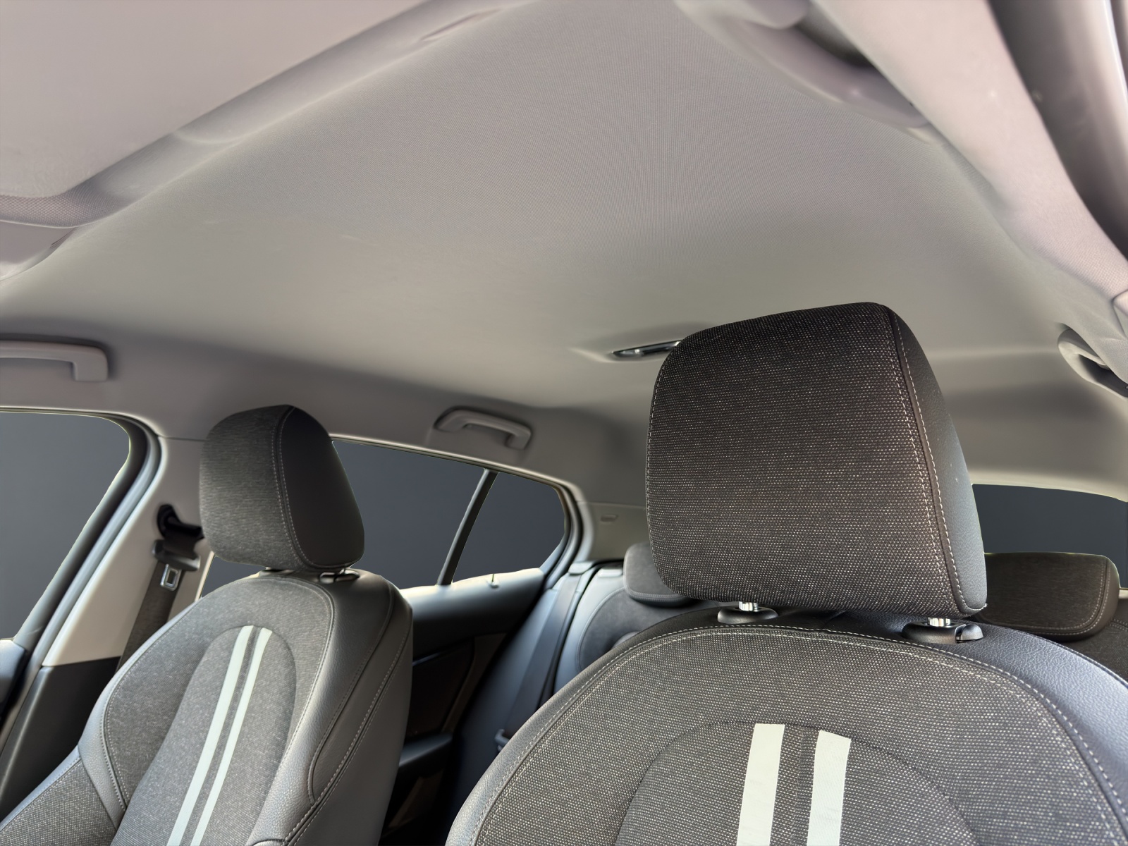 BMW 118i Sport Line-image-9