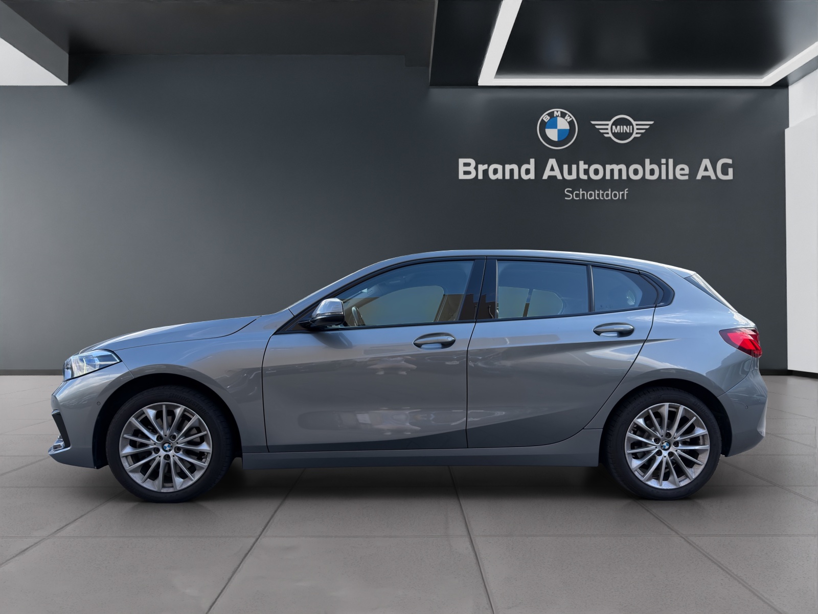 BMW 118i Sport Line-image-1