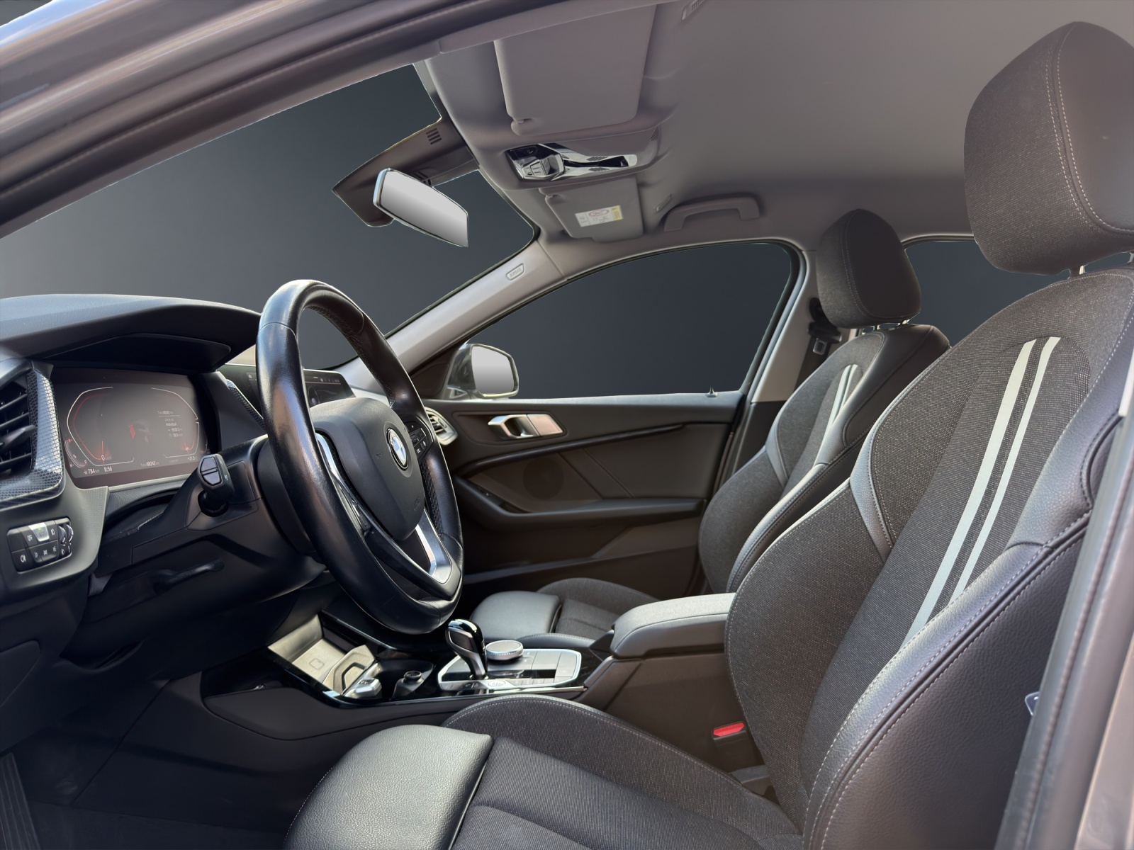 BMW 118i Sport Line-image-10