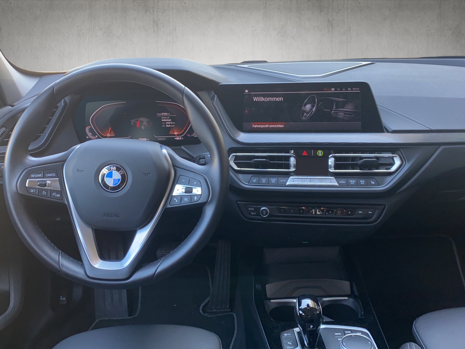 BMW 118i Sport Line-image-10