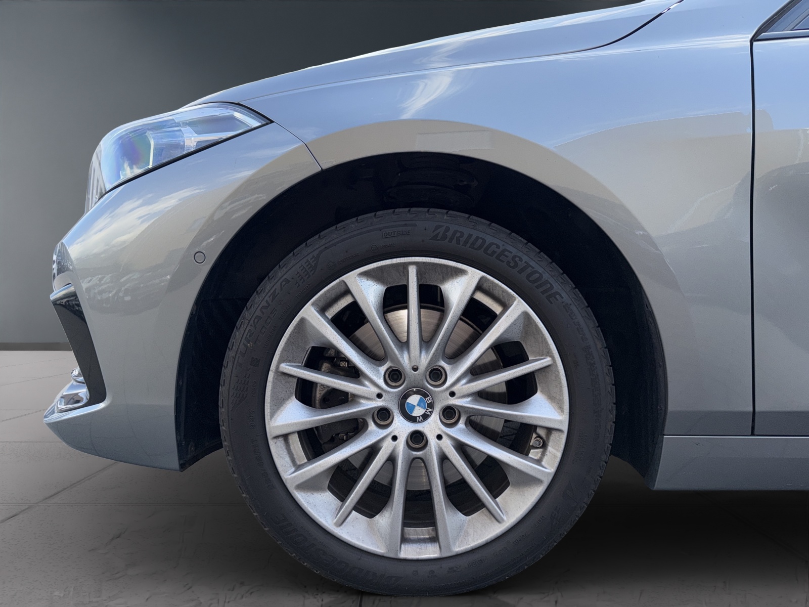 BMW 118i Sport Line-image-8