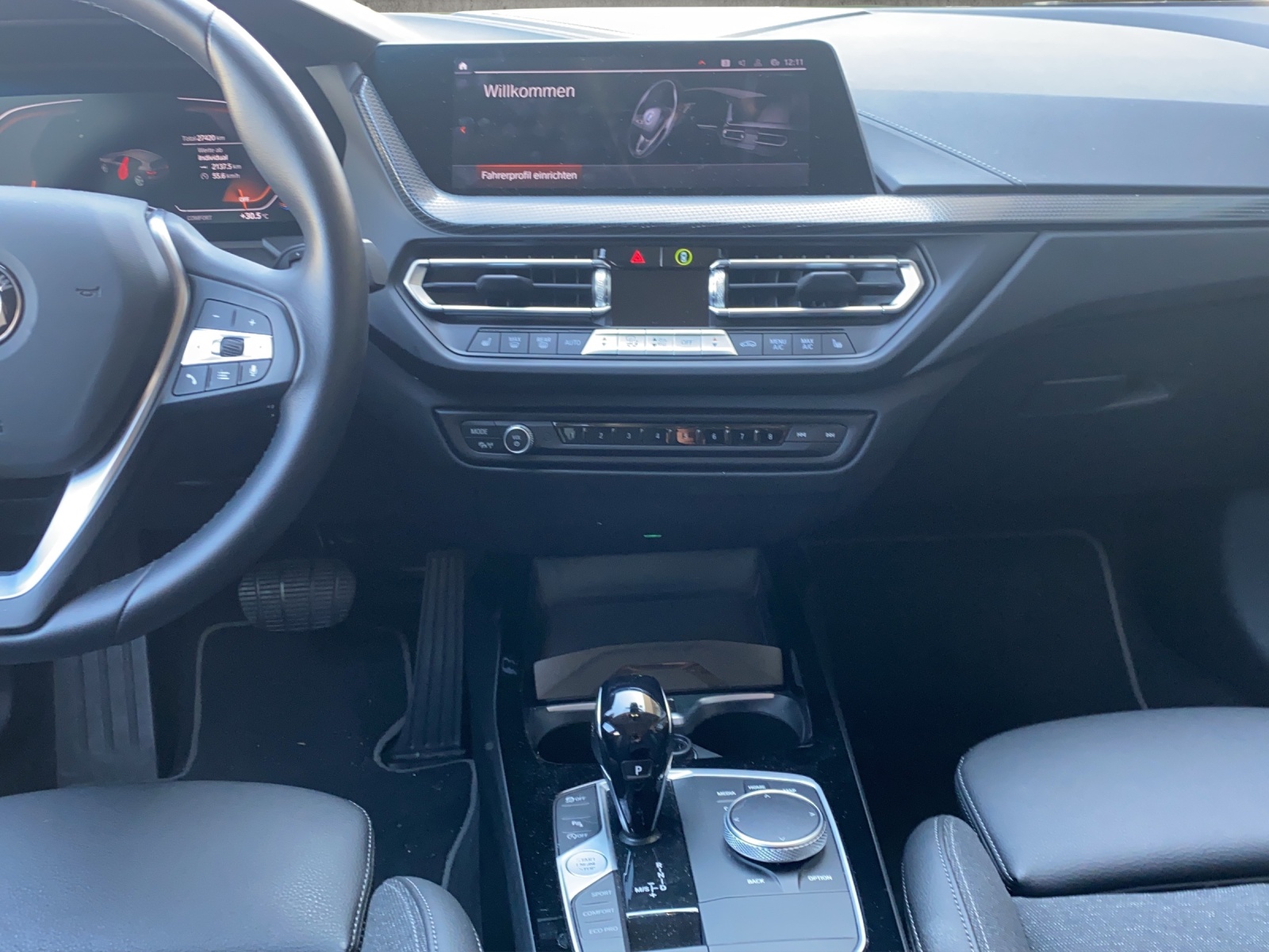 BMW 118i Sport Line-image-11
