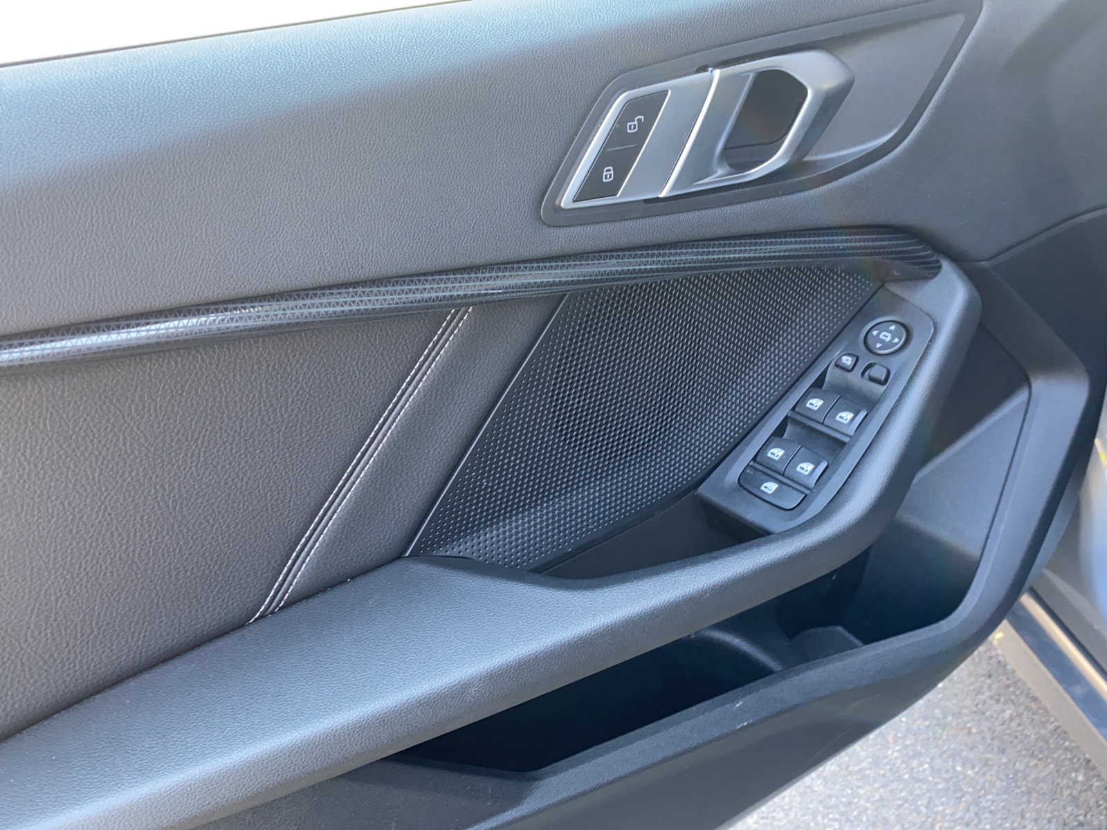 BMW 118i Sport Line-image-8
