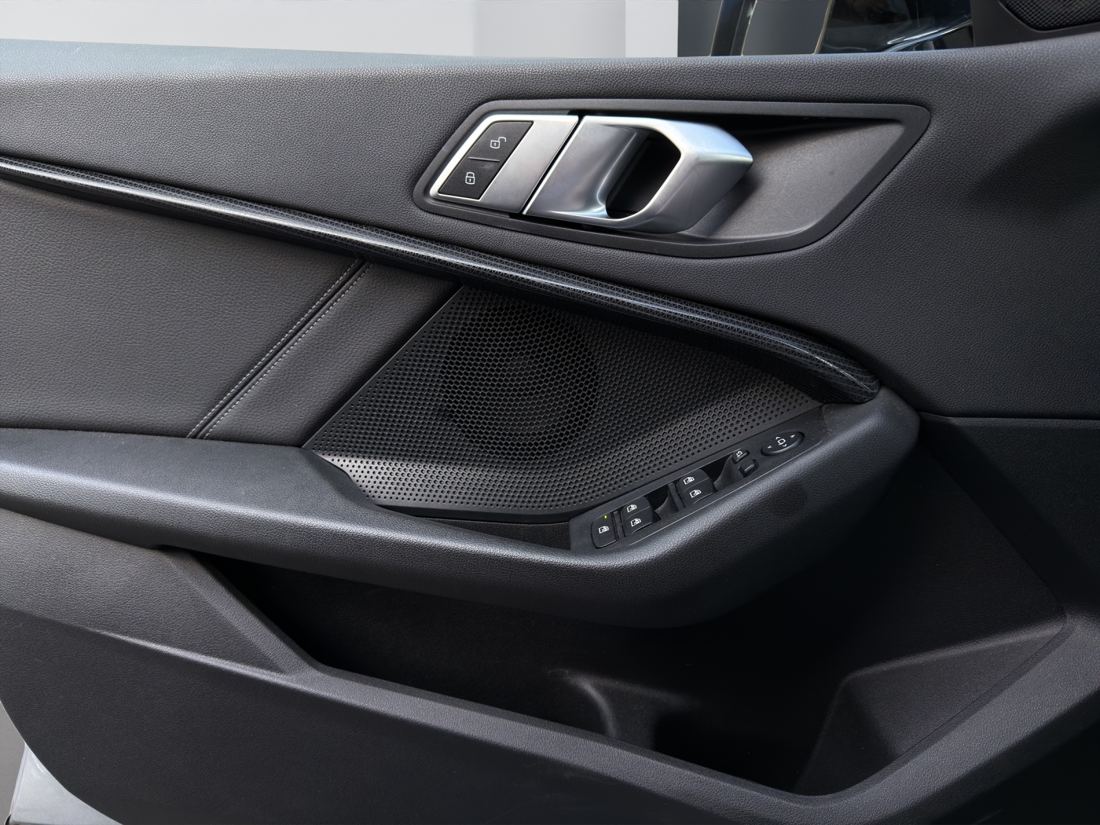 BMW 118i Sport Line-image-19