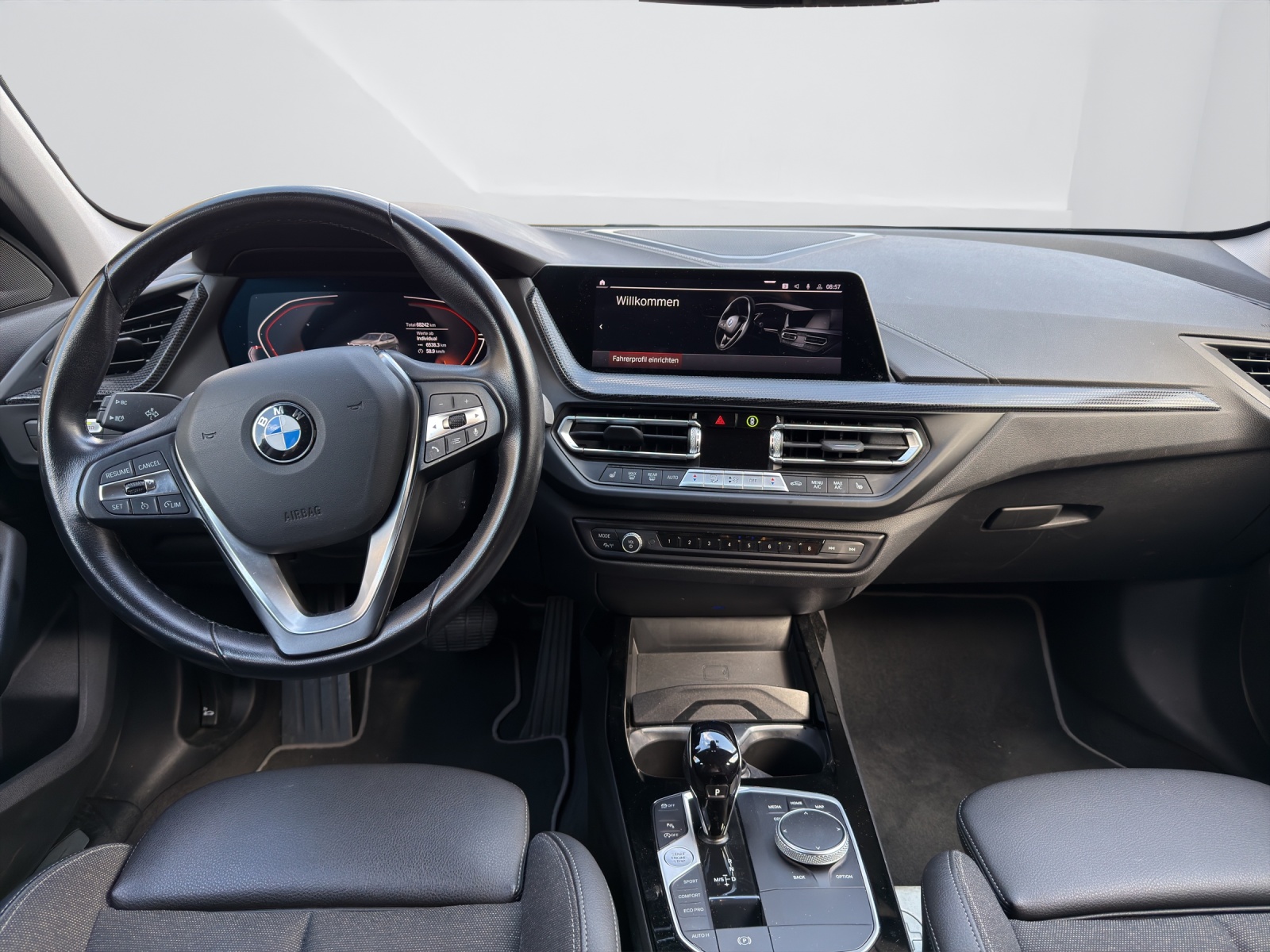 BMW 118i Sport Line-image-15