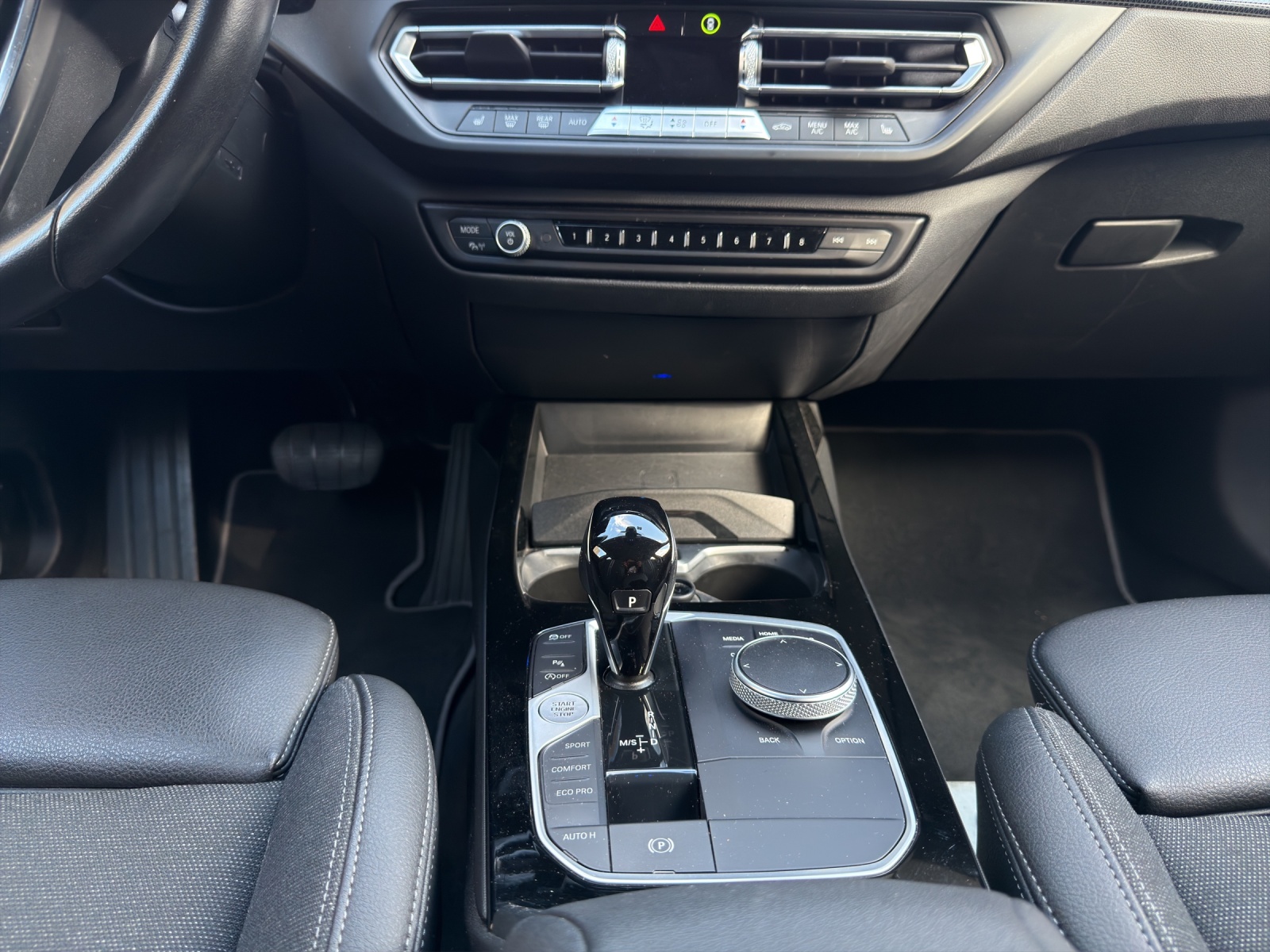 BMW 118i Sport Line-image-17