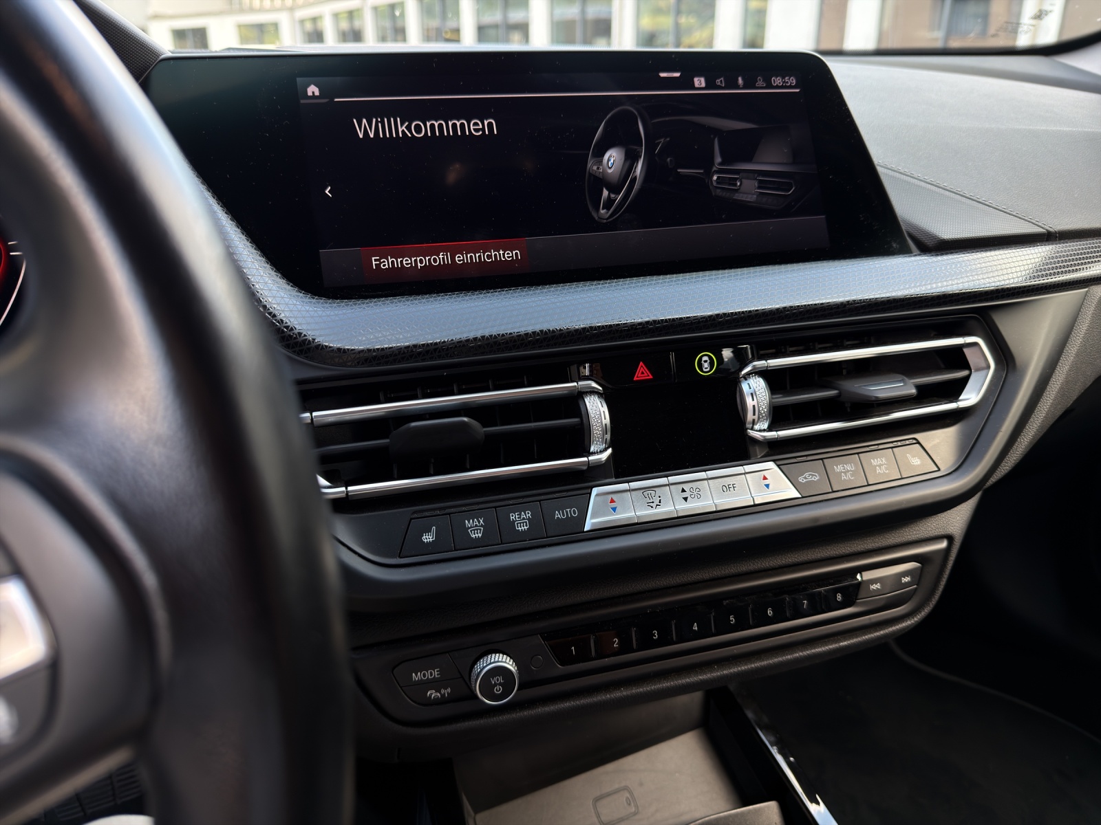 BMW 118i Sport Line-image-20