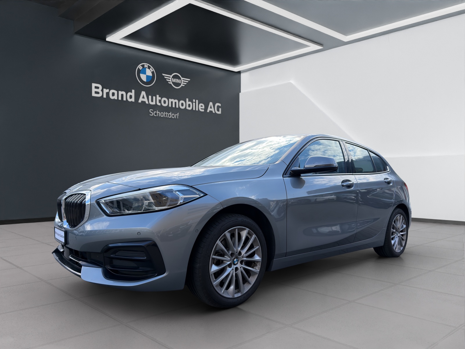 BMW 118i Sport Line-image-0