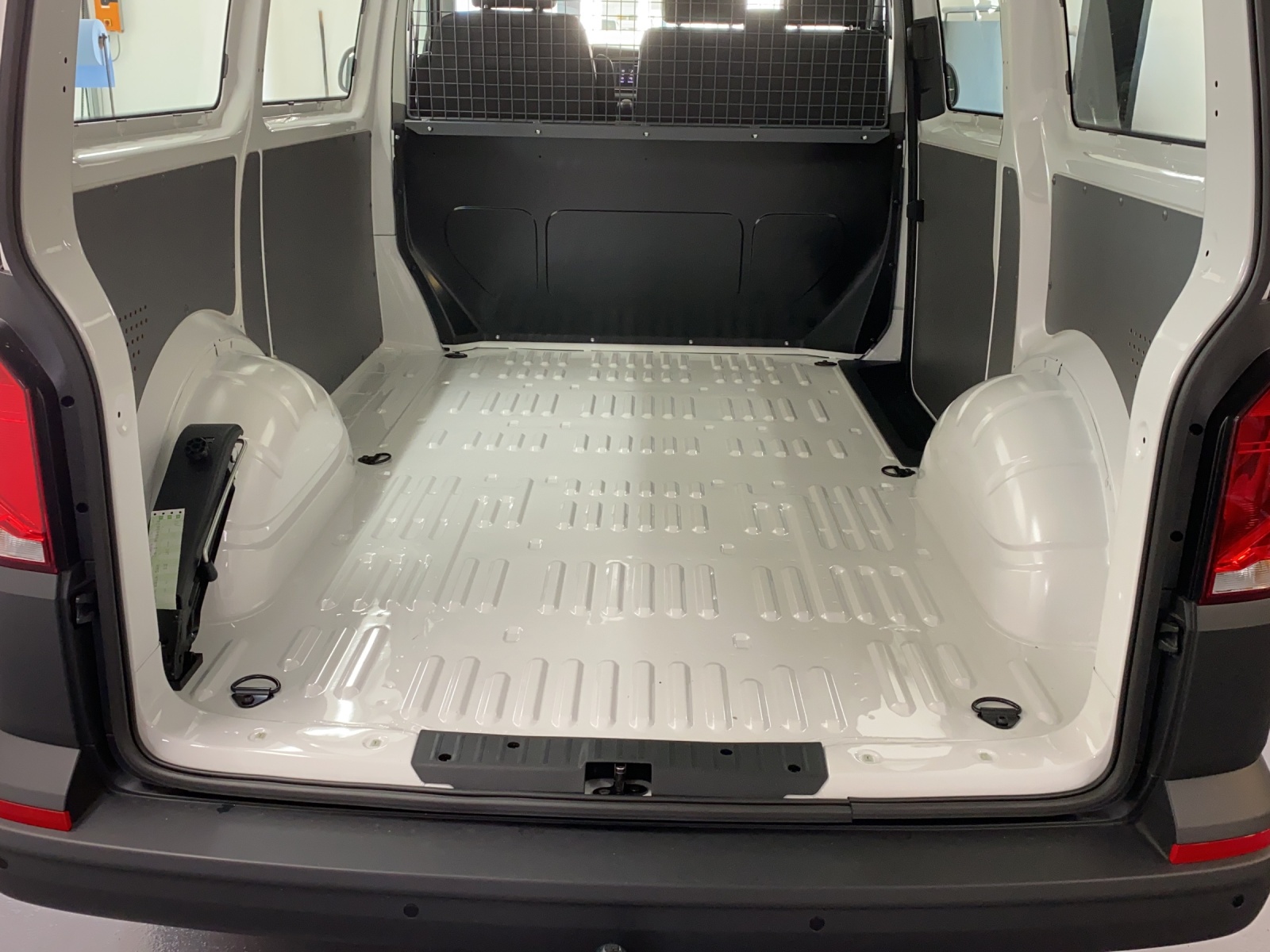 VW T6.1 2.0 TDI DSG-image-7