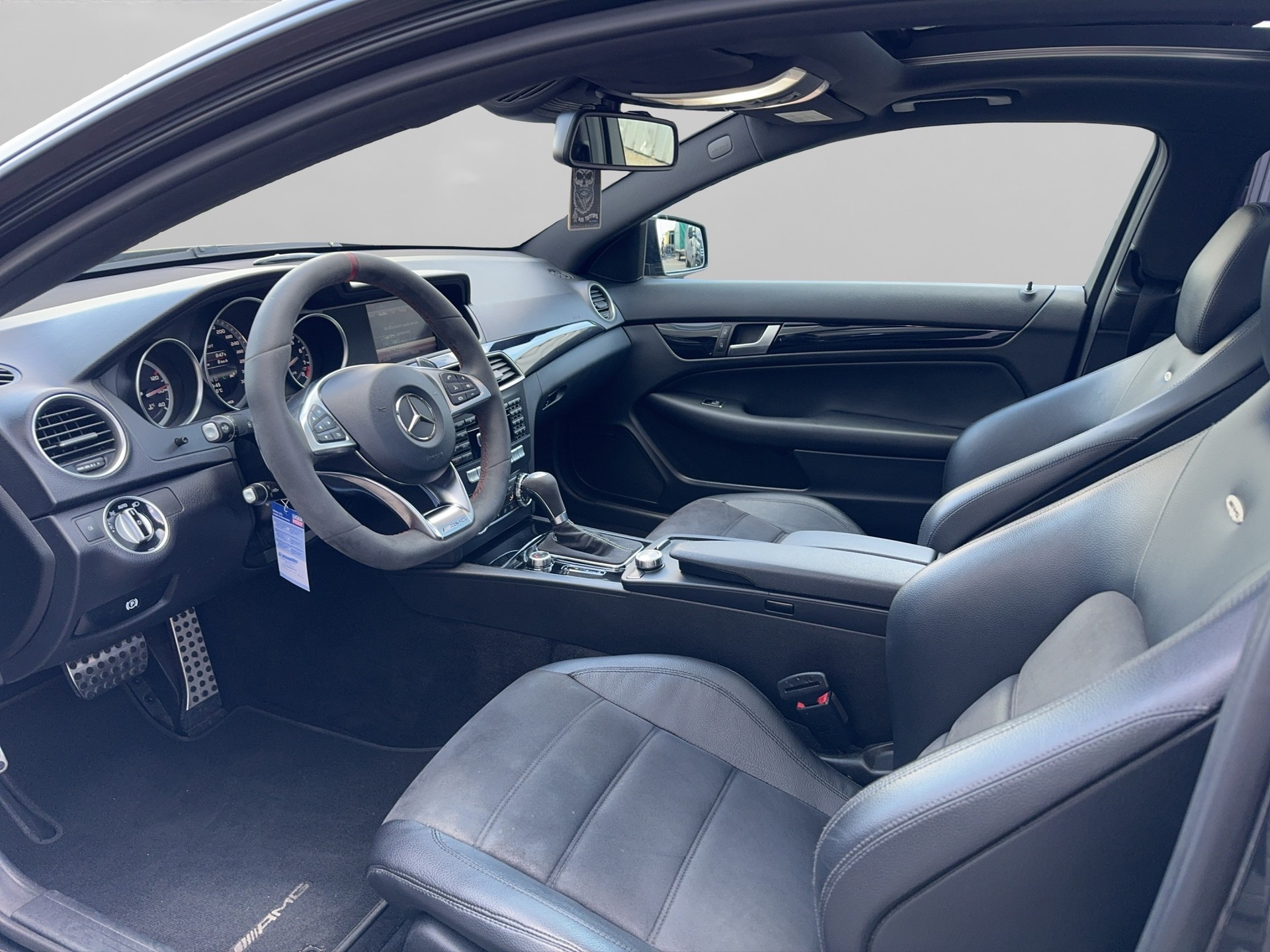 MERCEDES-BENZ C 63 Coupé AMG Speedshift MCT-image-8