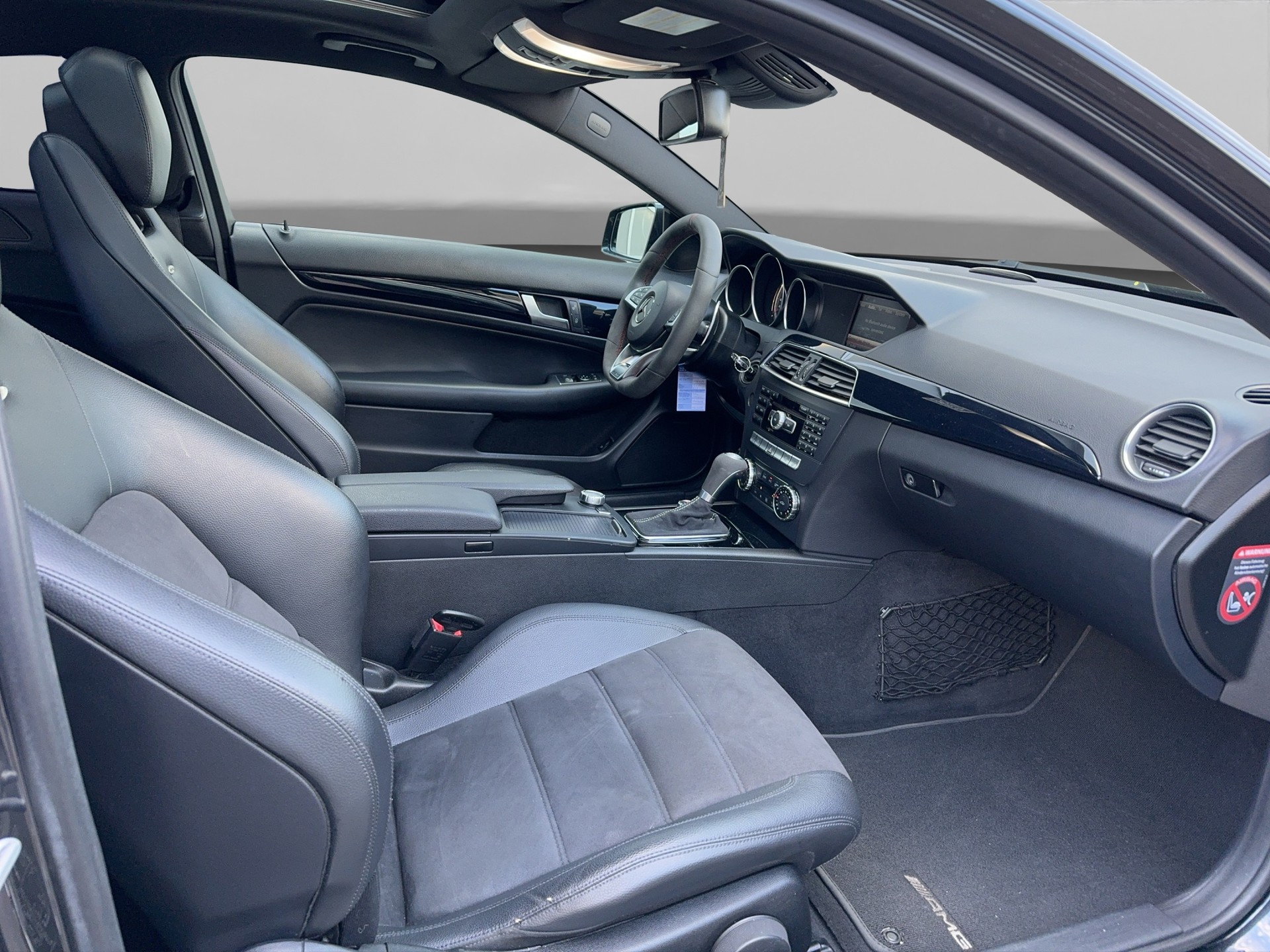 MERCEDES-BENZ C 63 Coupé AMG Speedshift MCT-image-9