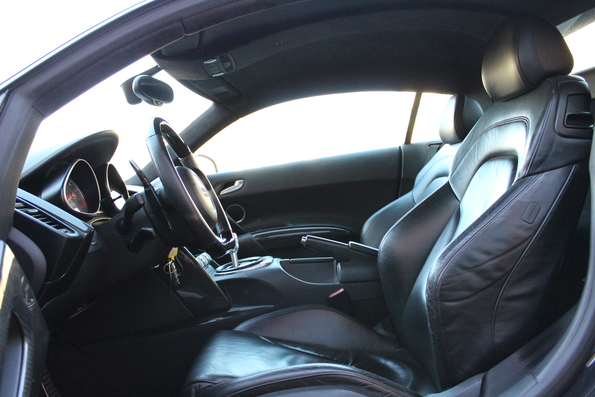 AUDI R8 Coupé 4.2 - "Sidebalde Carbone / Pack Complet Carbone / Full Black / Caméra de Recul"-image-8