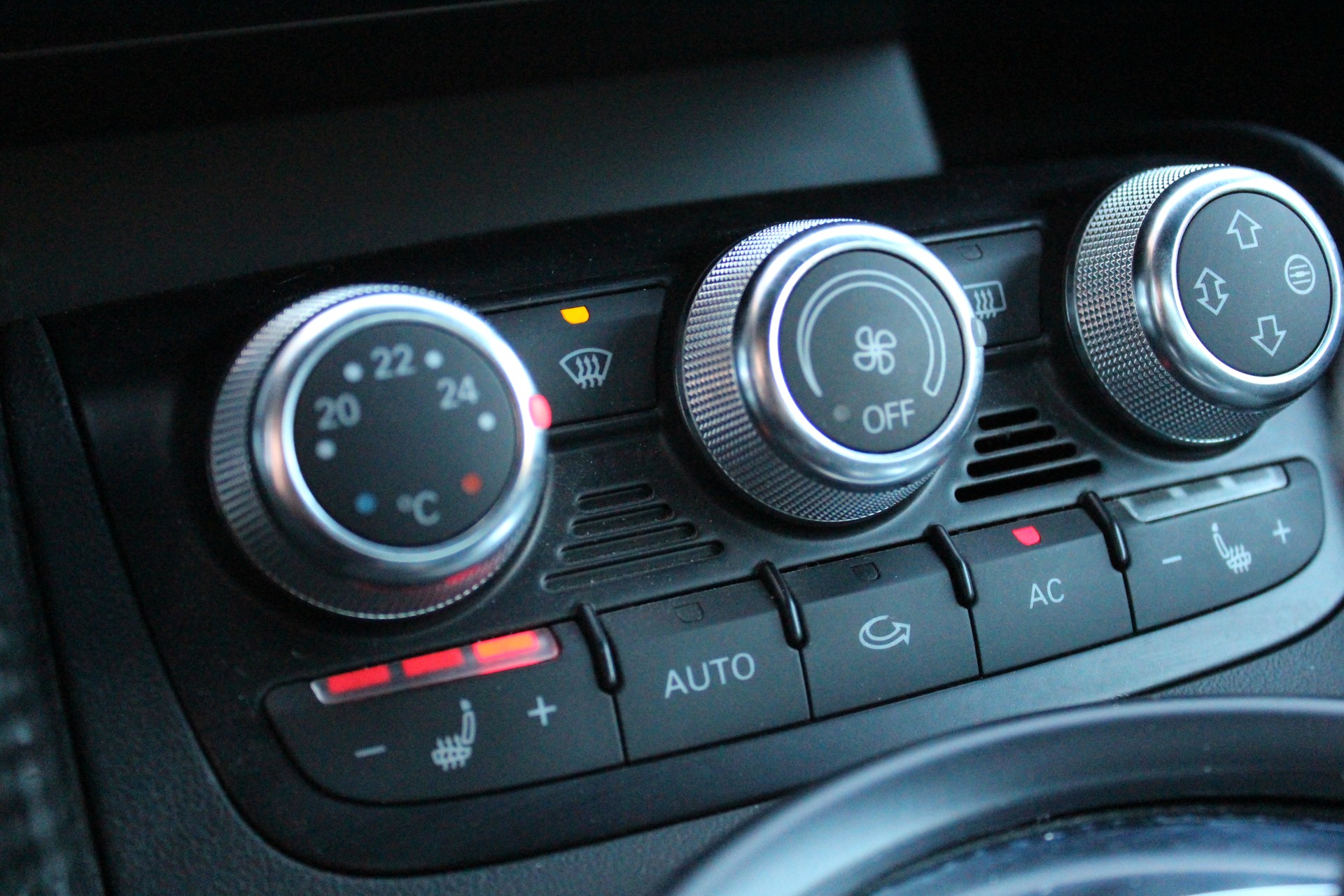 AUDI R8 Coupé 4.2 - "Sidebalde Carbone / Pack Complet Carbone / Full Black / Caméra de Recul"-image-17