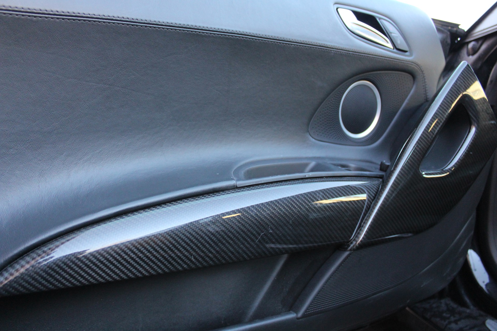 AUDI R8 Coupé 4.2 - "Sidebalde Carbone / Pack Complet Carbone / Full Black / Caméra de Recul"-image-11