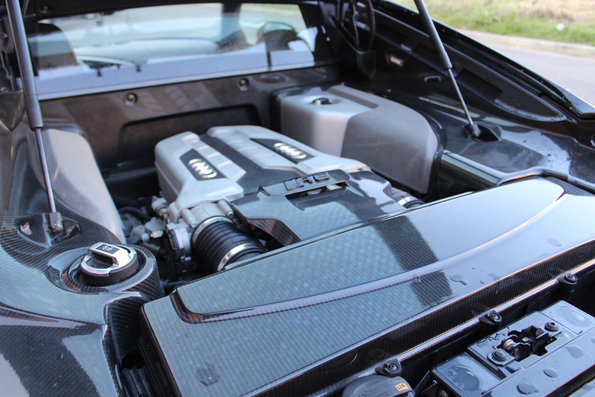 AUDI R8 Coupé 4.2 - "Sidebalde Carbone / Pack Complet Carbone / Full Black / Caméra de Recul"-image-13