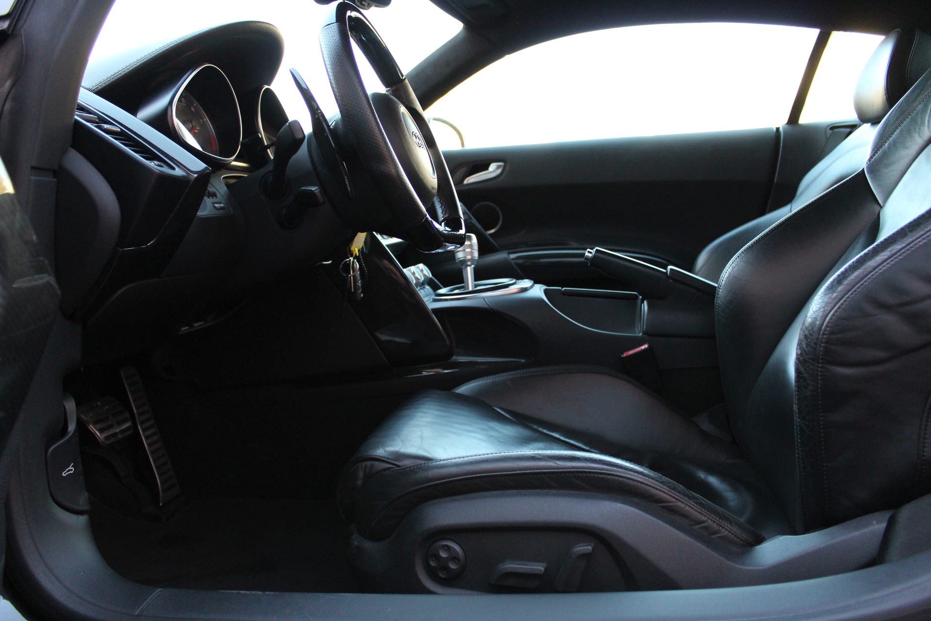 AUDI R8 Coupé 4.2 - "Sidebalde Carbone / Pack Complet Carbone / Full Black / Caméra de Recul"-image-12