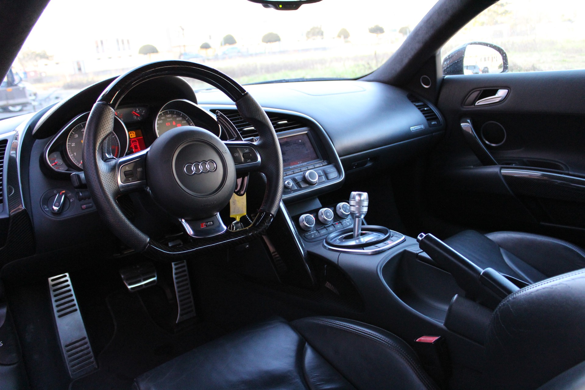 AUDI R8 Coupé 4.2 - "Sidebalde Carbone / Pack Complet Carbone / Full Black / Caméra de Recul"-image-9
