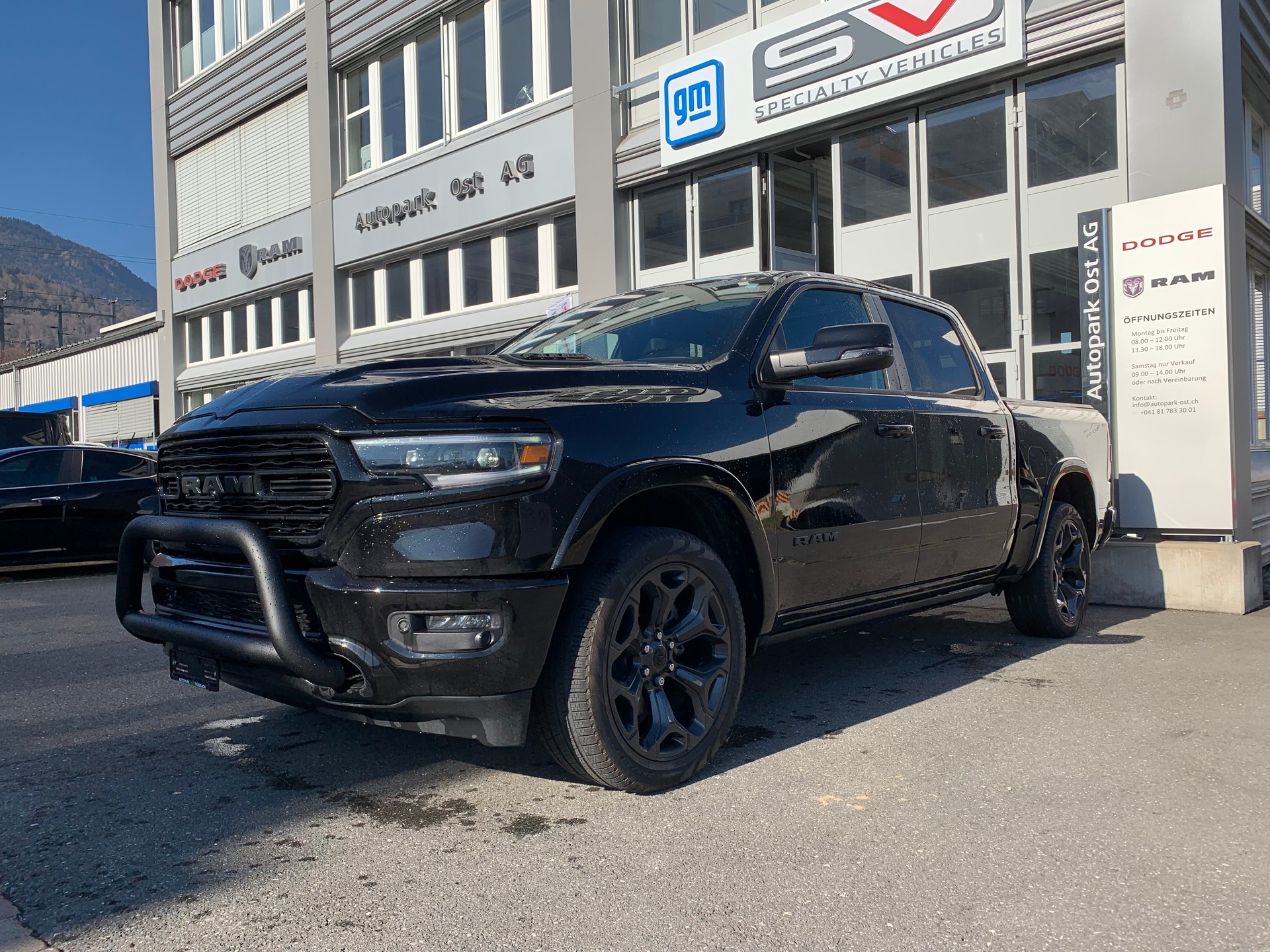 DODGE Ram 1500 Limited Crew Cab 5,7 V8 Night Edition E-Torque