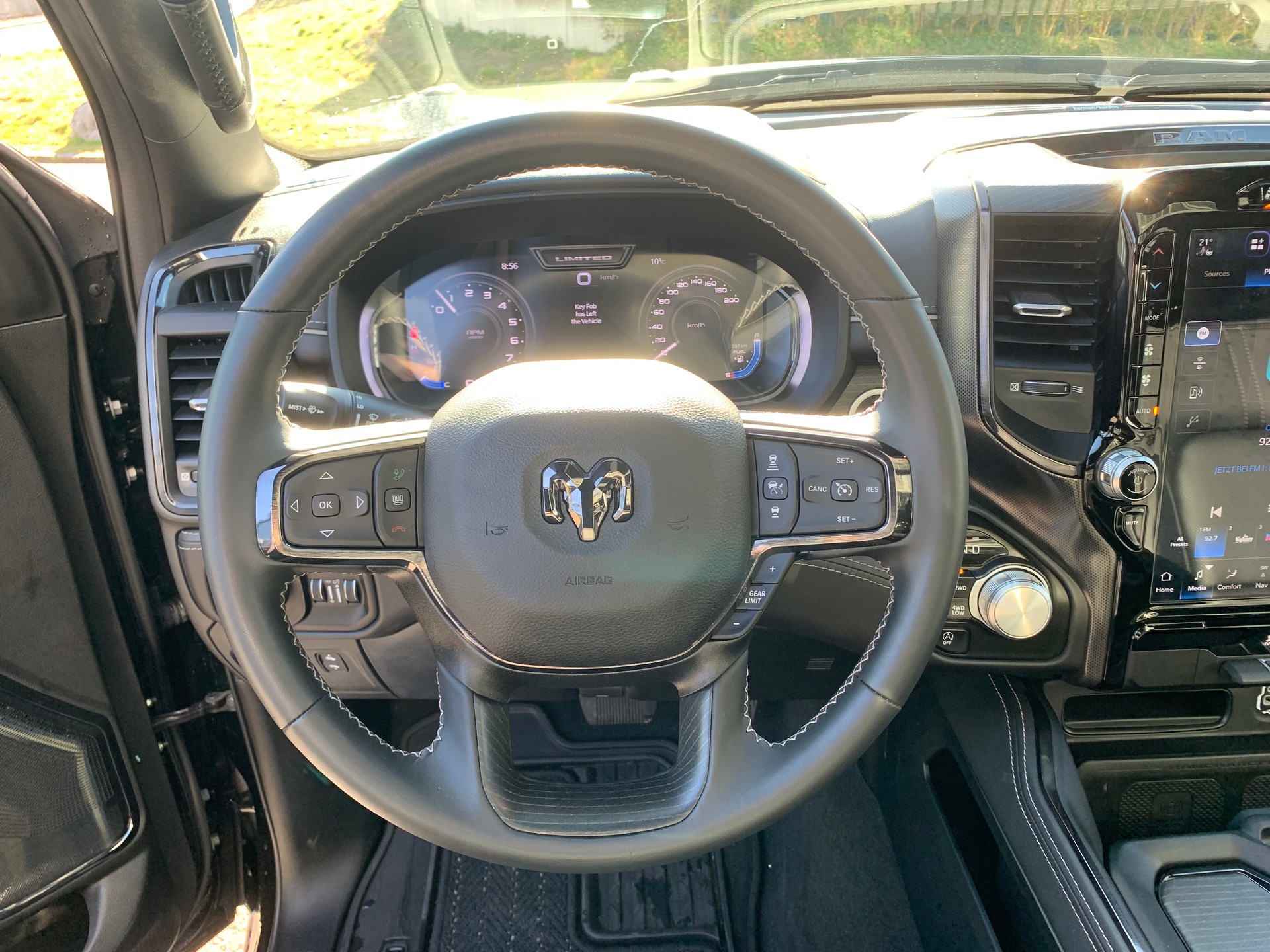 DODGE Ram 1500 Limited Crew Cab 5,7 V8 Night Edition E-Torque-image-9