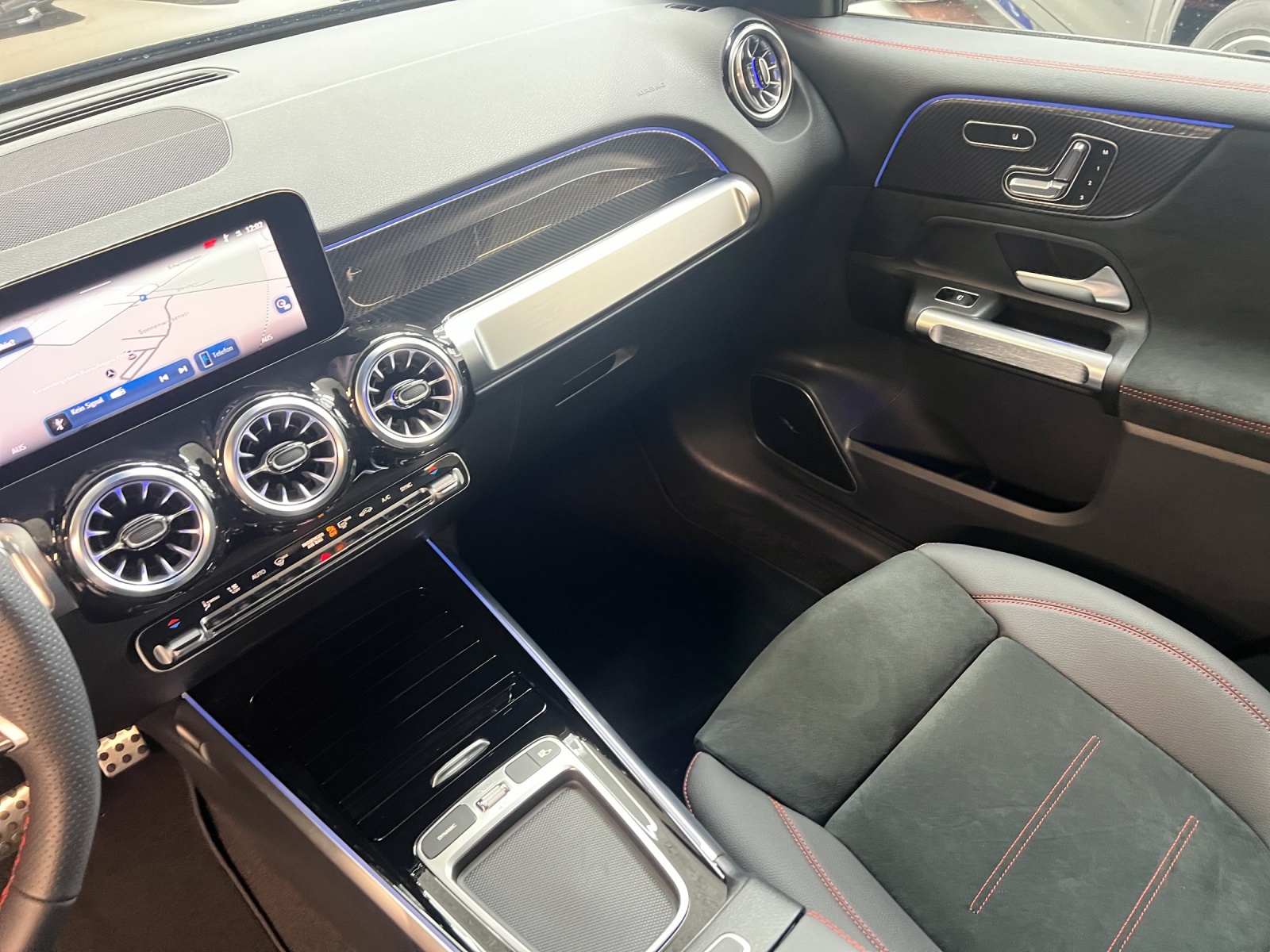 MERCEDES-BENZ GLB 250 AMG Line 4Matic-image-10