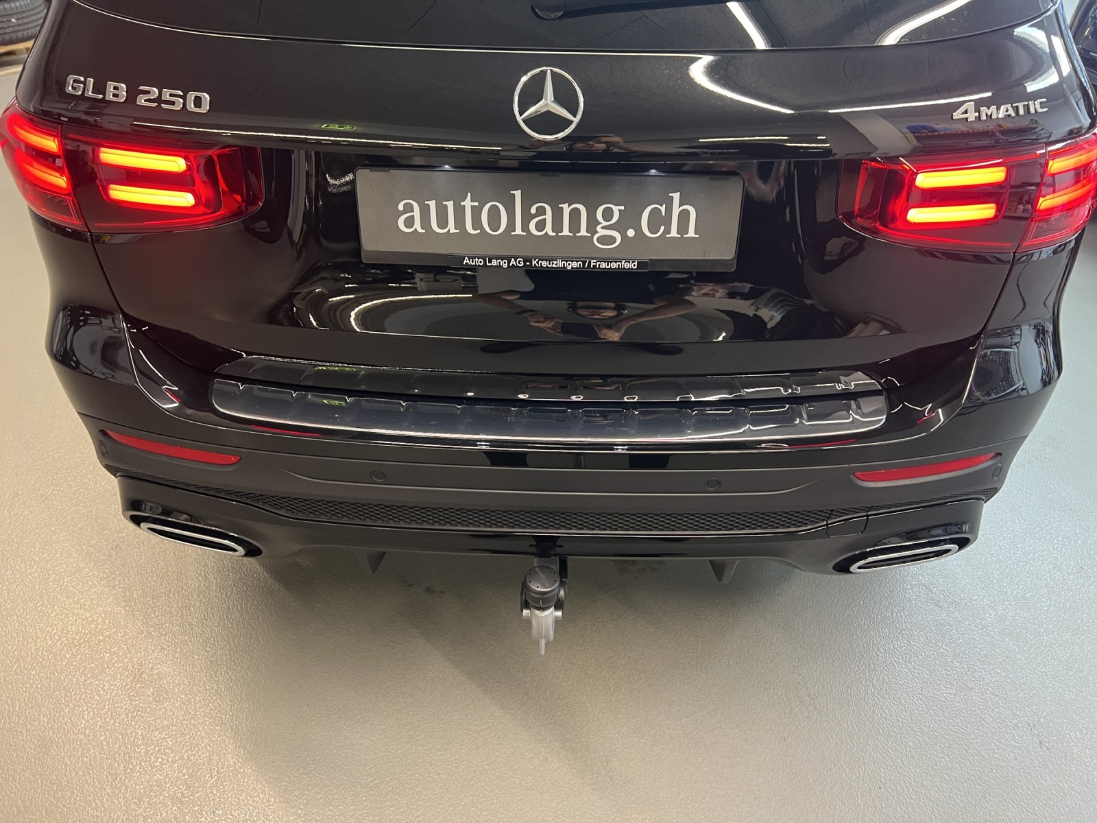 MERCEDES-BENZ GLB 250 AMG Line 4Matic-image-5