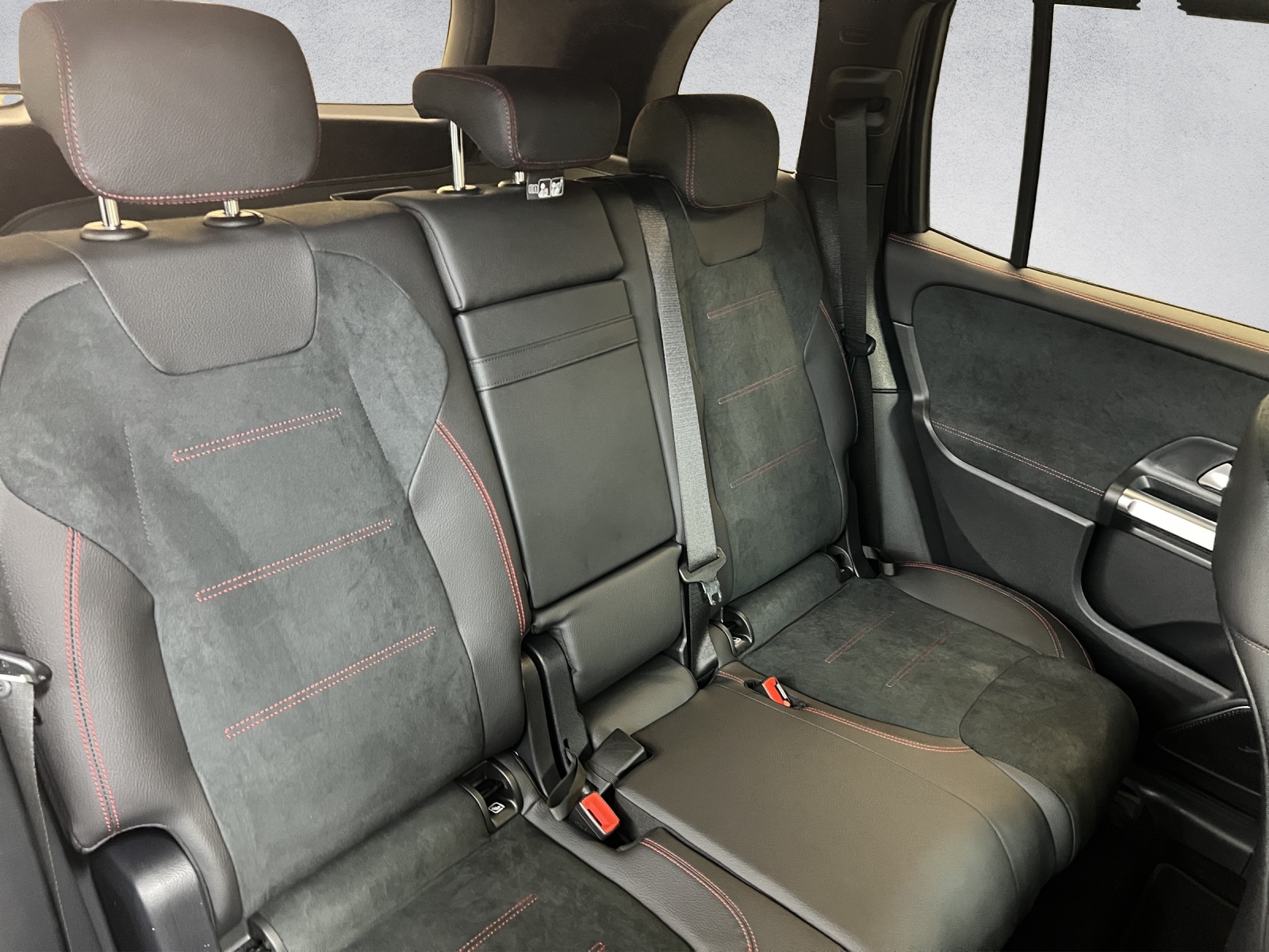 MERCEDES-BENZ GLB 250 AMG Line 4Matic-image-12