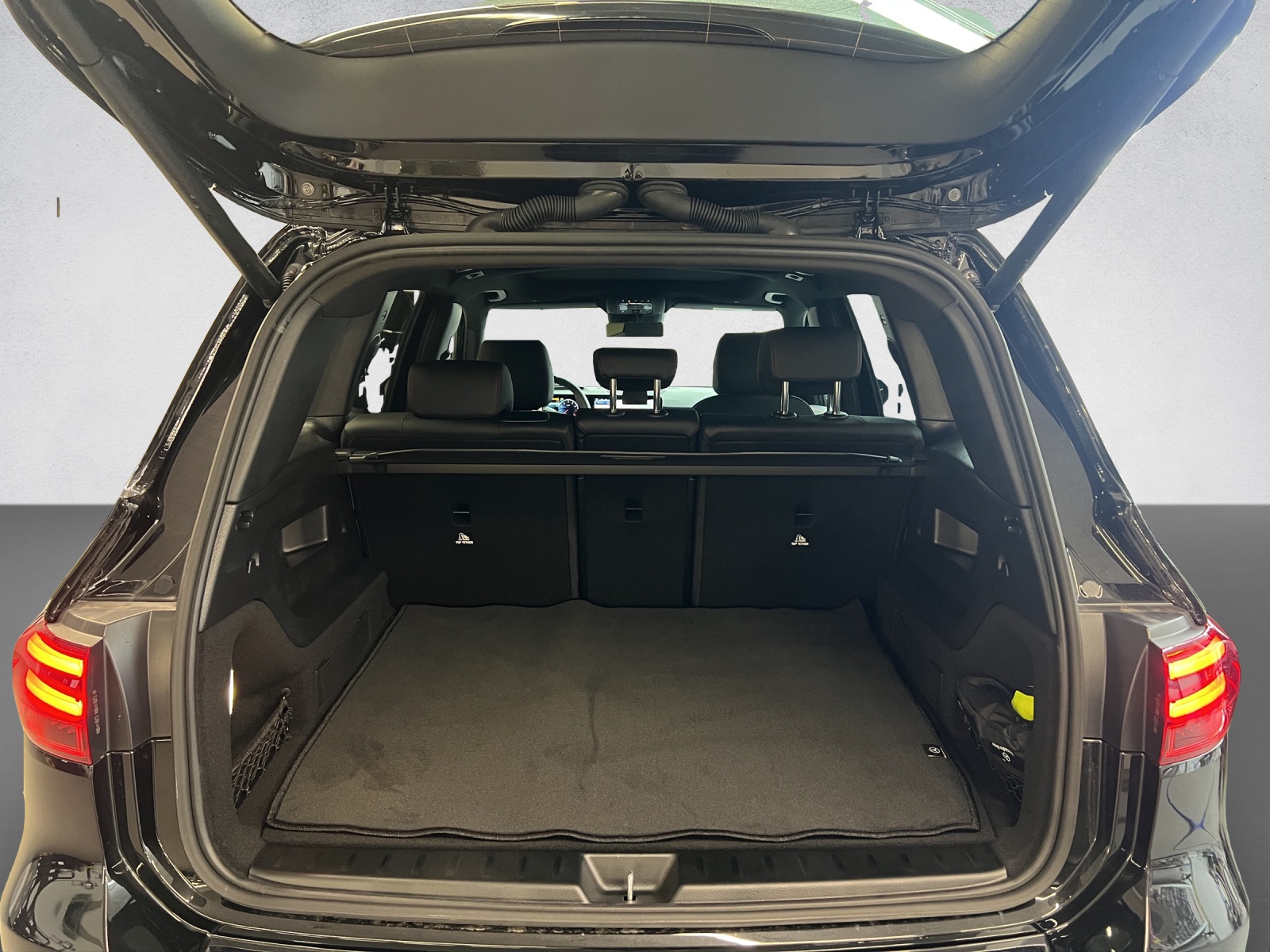 MERCEDES-BENZ GLB 250 AMG Line 4Matic-image-7
