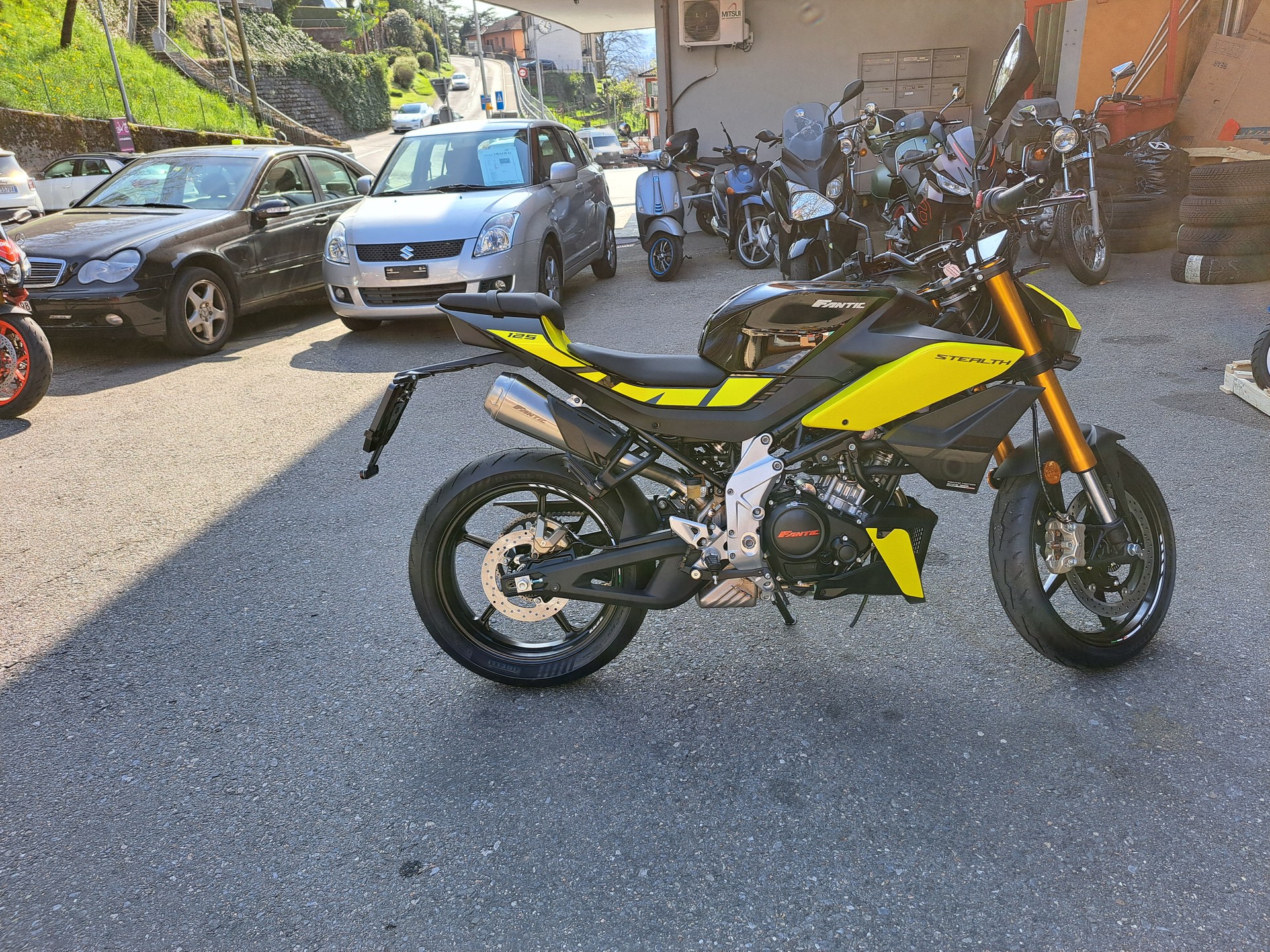 FANTIC STEALTH 125-showroom-element-3