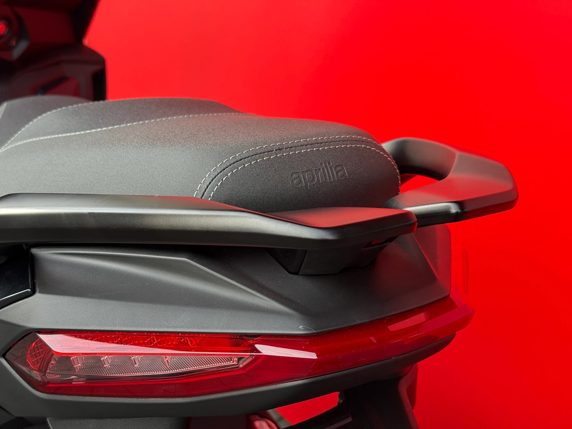 APRILIA SR 200 GT ABS E5+-showroom-element-1
